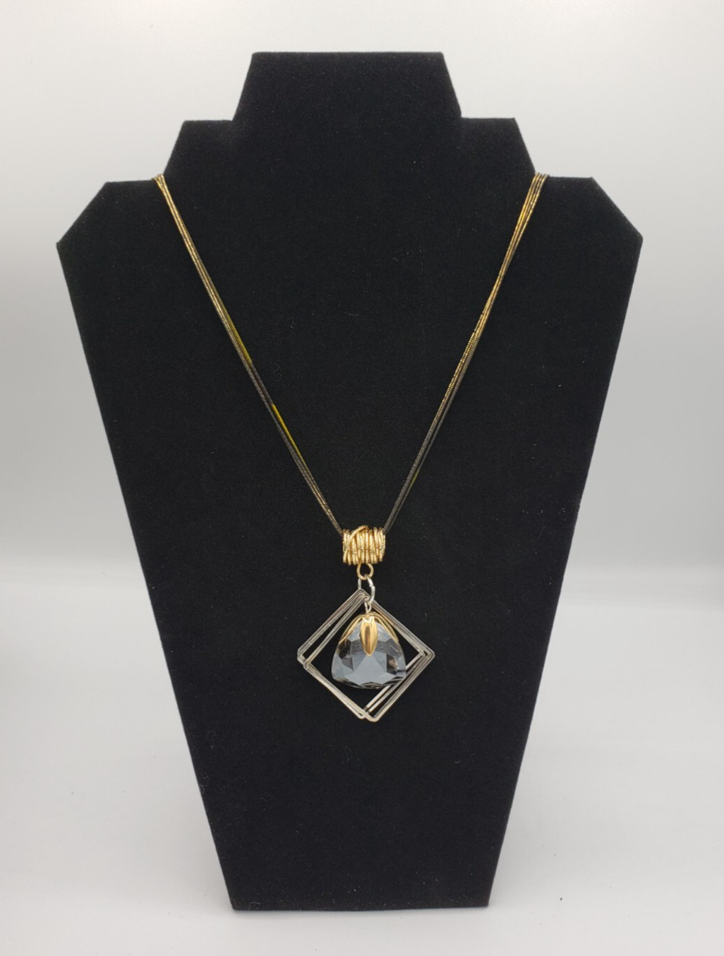 Medium Length Necklace With Pendant Unique Two Tone Chain New