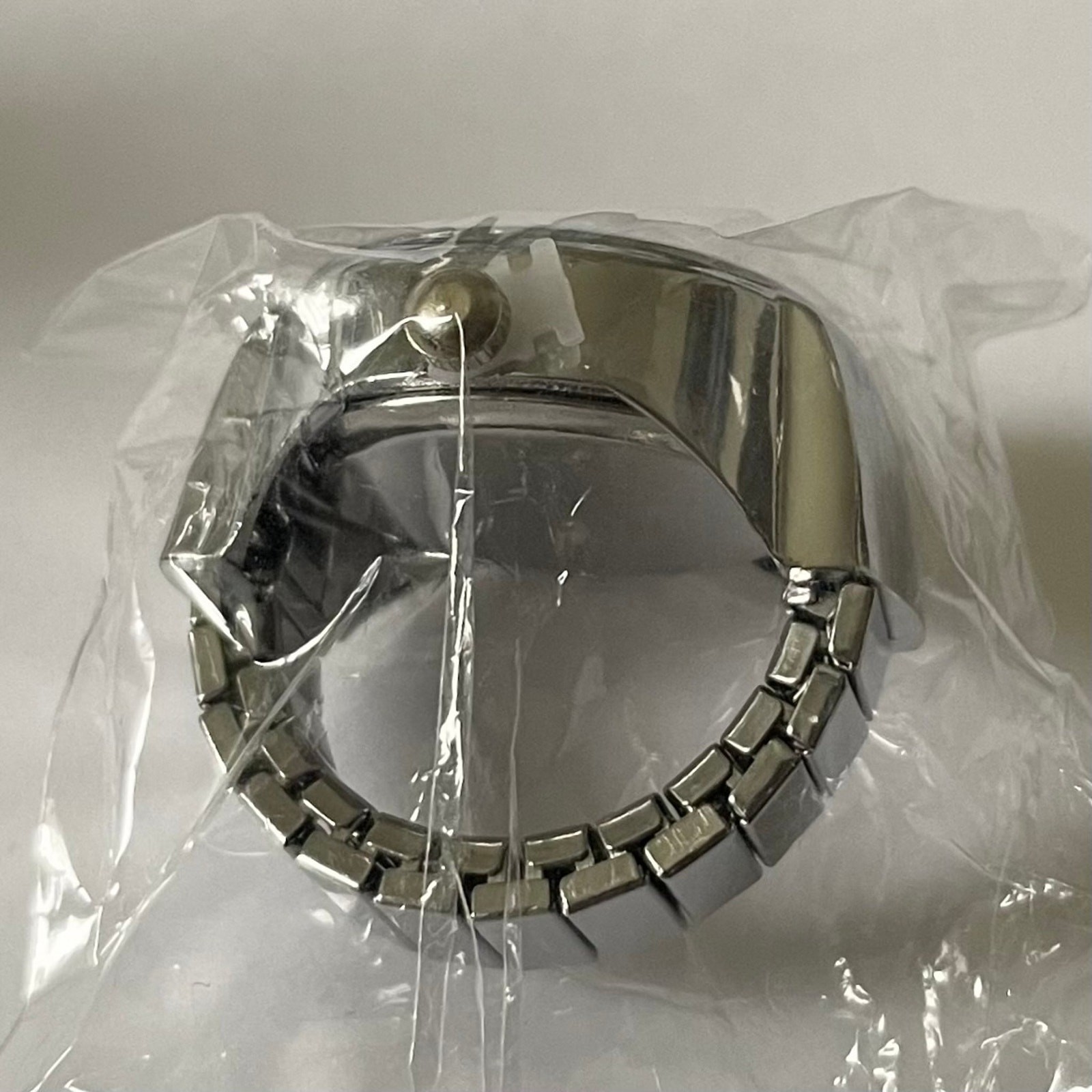 Retro Silver with White Stainless Steel Stretch Band Quartz Movement Ring Watch