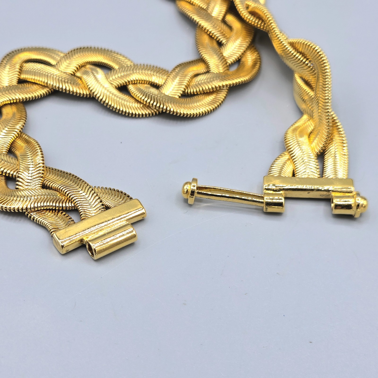 1990’s QVC Linda Dano Signed Gold Tone Triple Omega Chain Braided Necklace 17″