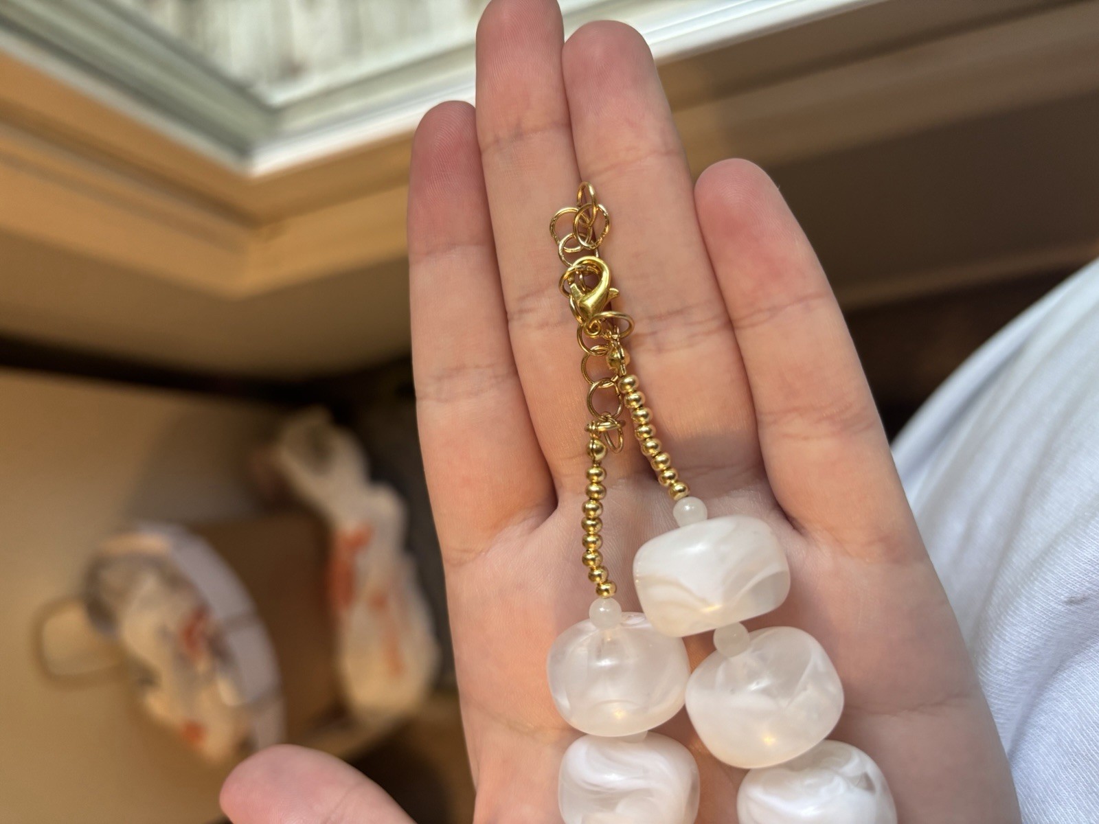 White Chunky Handmad Beaded Necklace Gold Heart Charm Pendant Adjustable Lobster