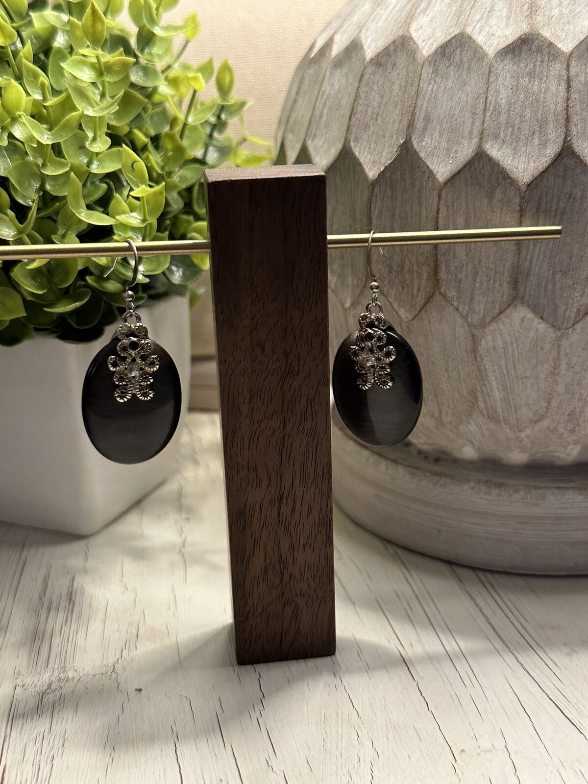 Beautiful Black dangle earrings with Silver Details &hooks