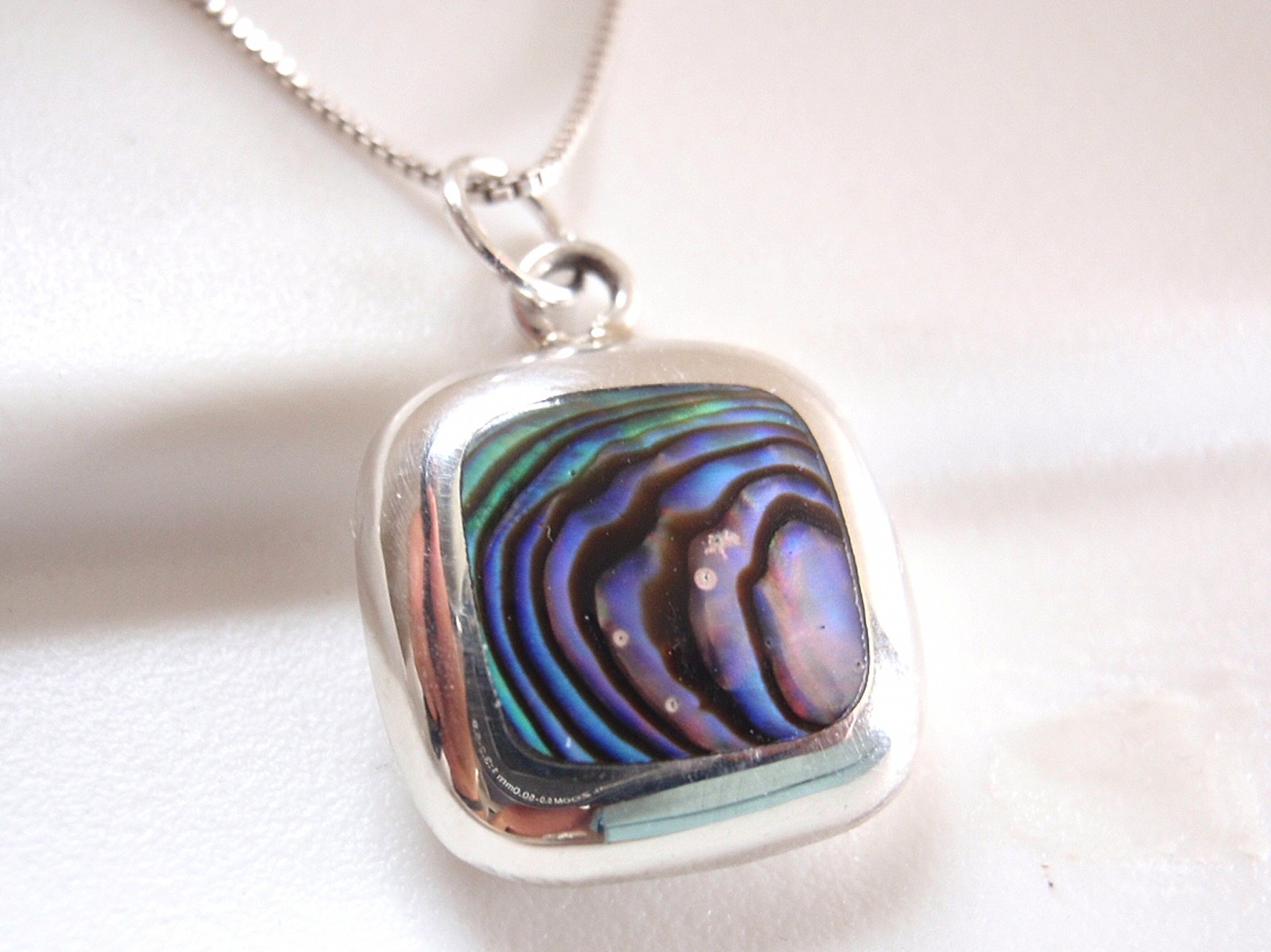 Reversible Mother of Pearl & Abalone 925 Ster Silver Pendant you get exact item
