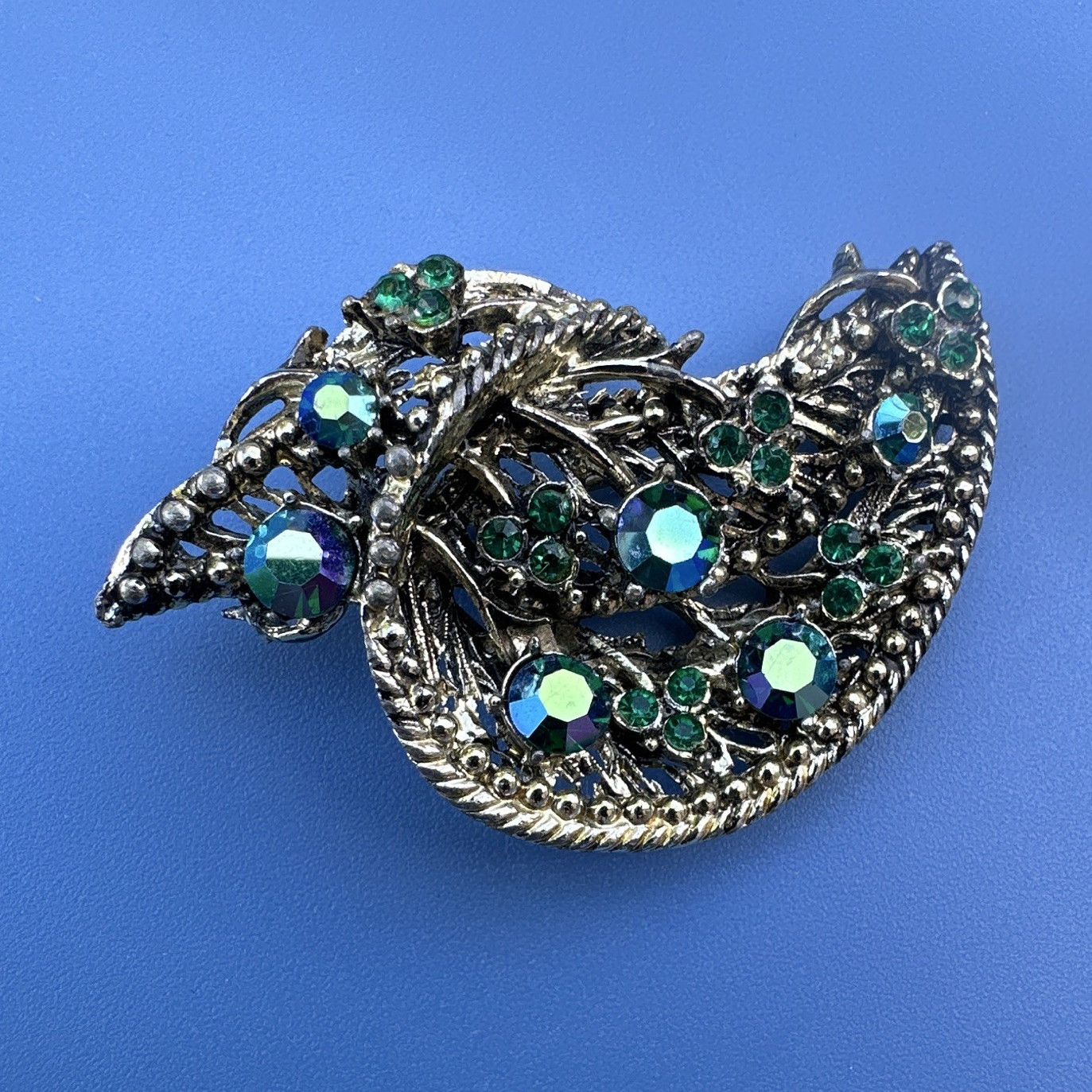 Silver Tone Metal Horse Brooch Pin with Green Round Rhinestones Prong Set