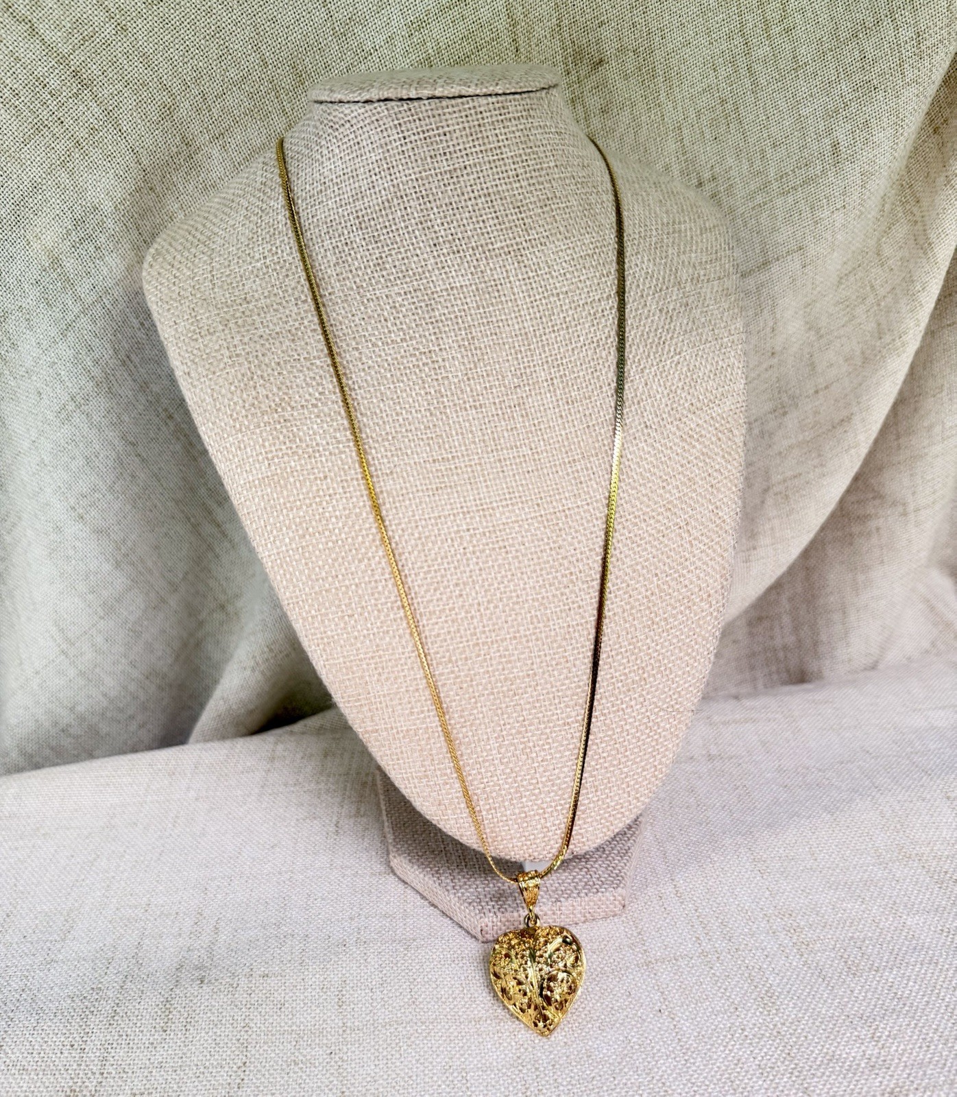 Vintage Gold Tone Filigree Heart Pendant Necklace Openwork Scroll Design