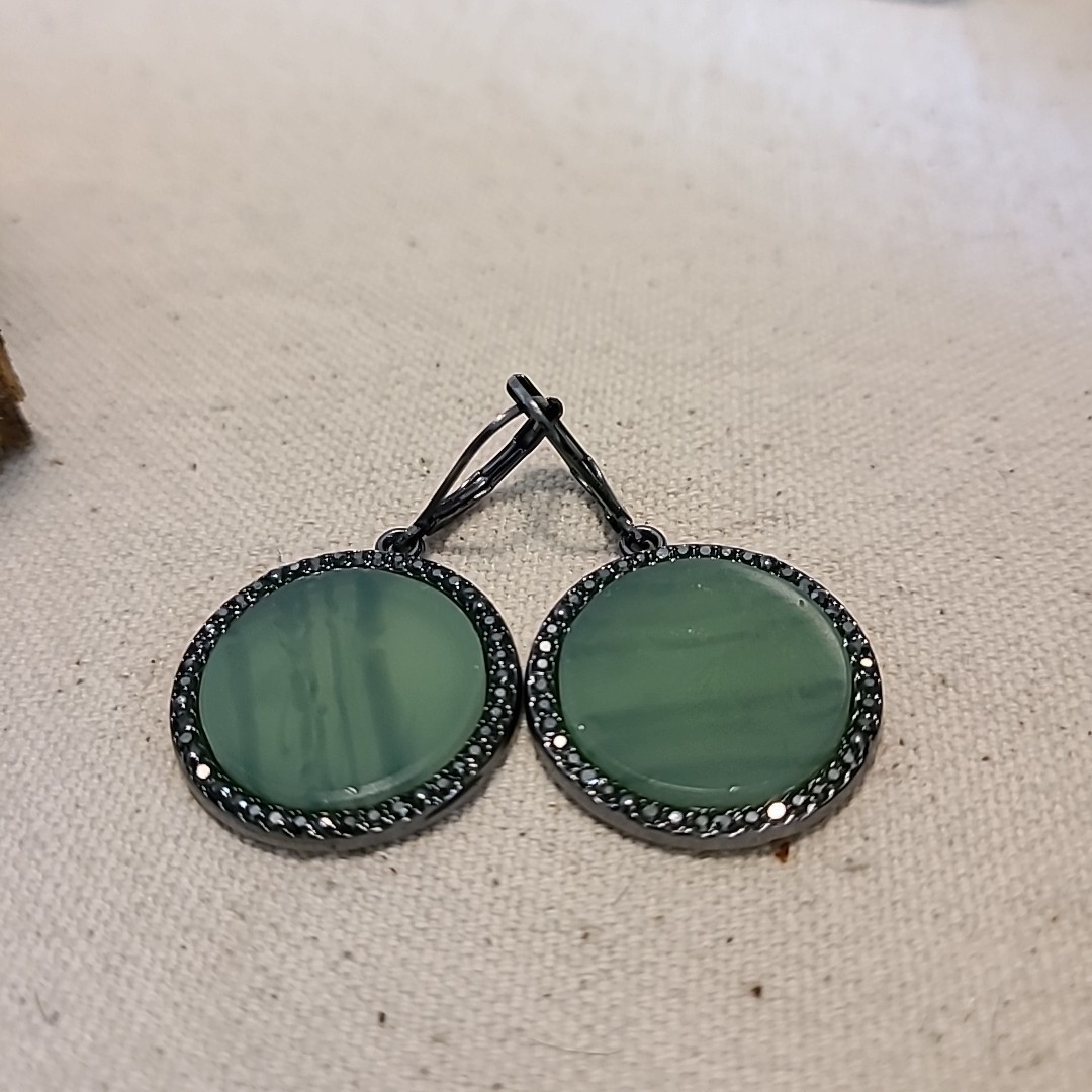 Unknown Brand Elegant Green Dangle Earrings Ladies Pre-Owned Business Casual