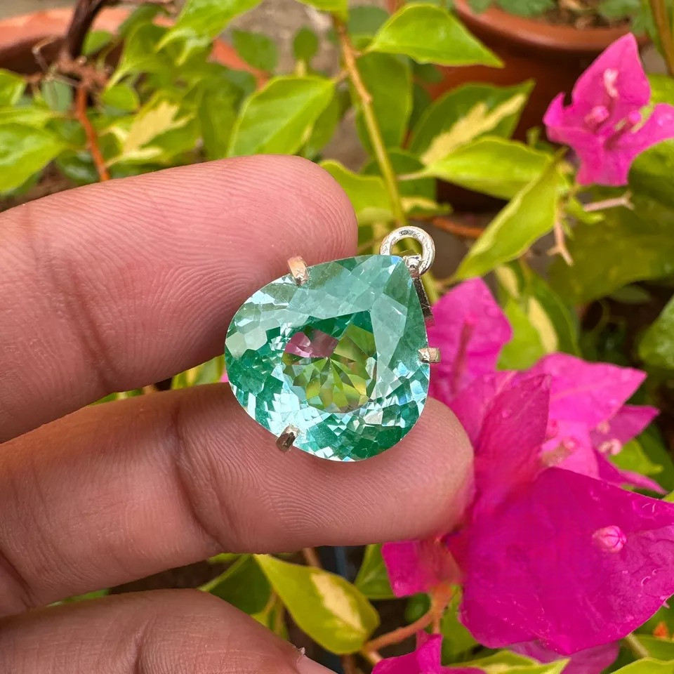 Natural Certified 23.40 Ct Green Sapphire Loose Gemstone Silver 925 Pendant