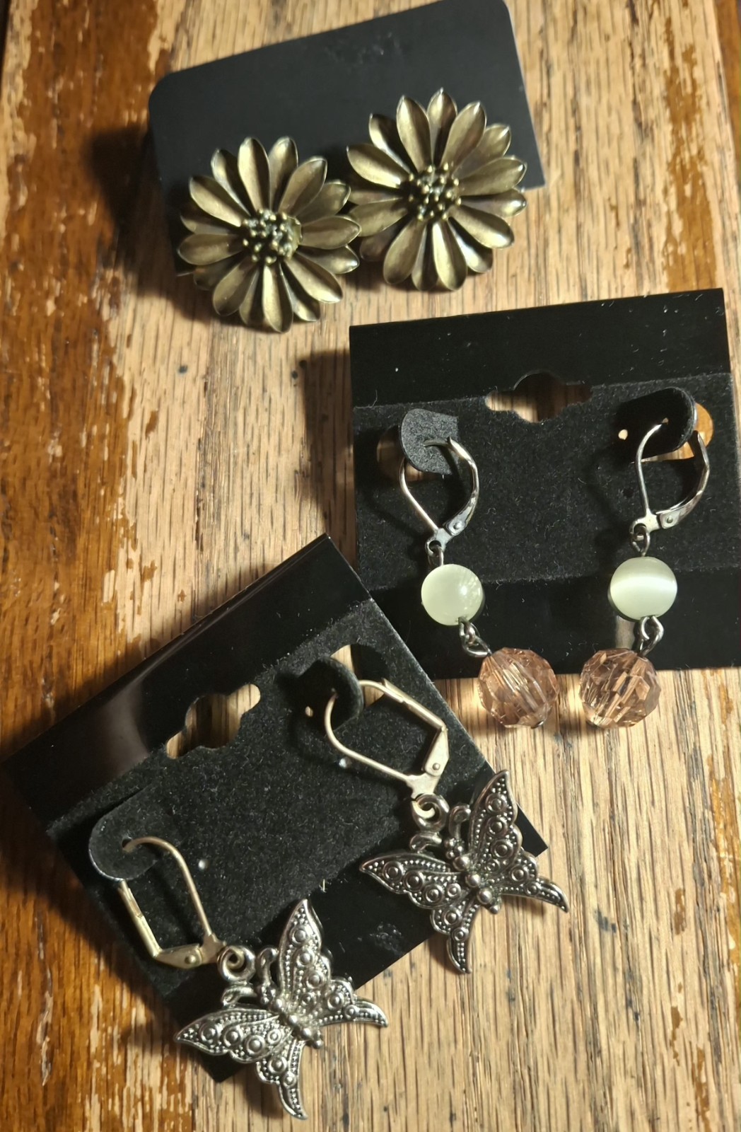 3 pairs no brand earrings..NWT..2 dangle 1 post back