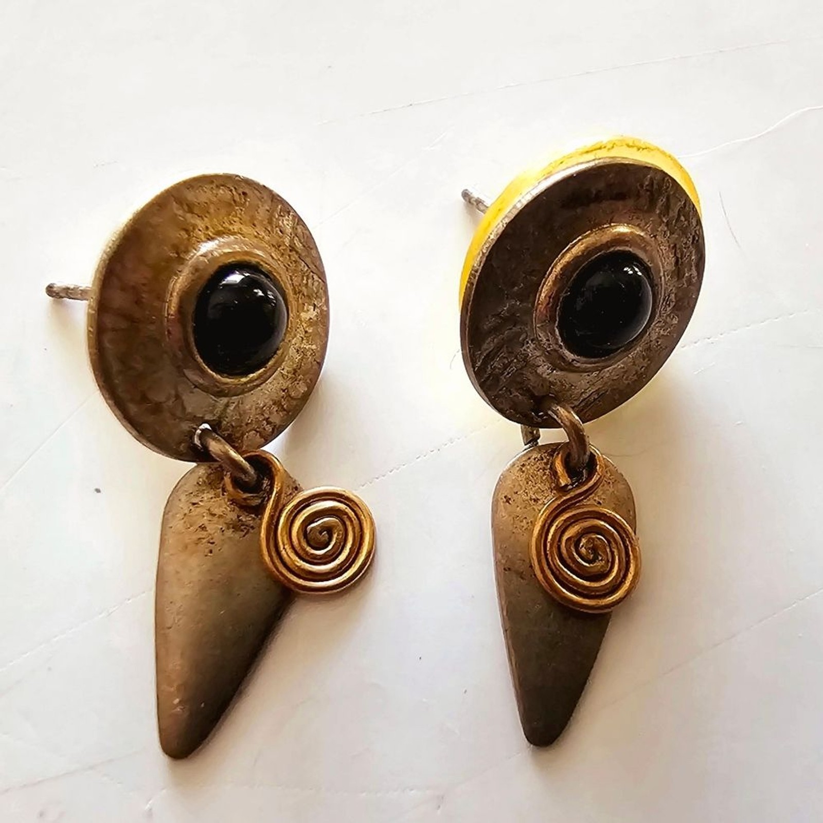 Vintage small modernist, Egypt revival, black stone silver post dangle earrings