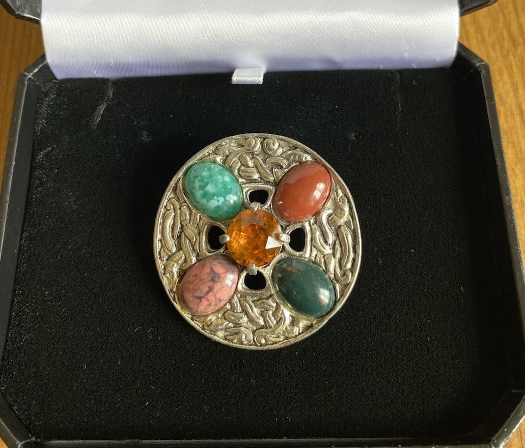 Vintage Mizpah Celtic Faux Agate & Citrine Glass Brooch In Silver Tone Signed