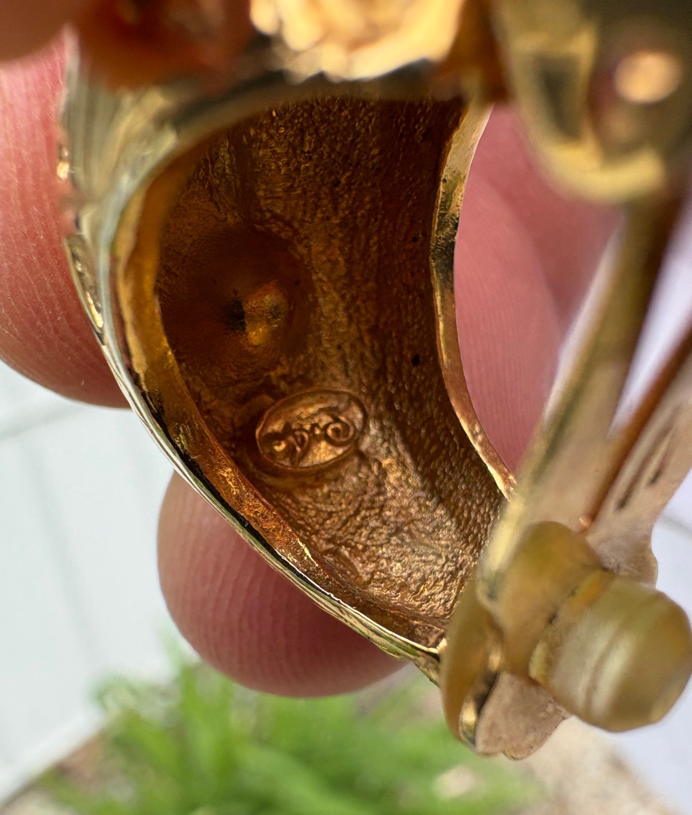 Clip-on earring with false diamonds
