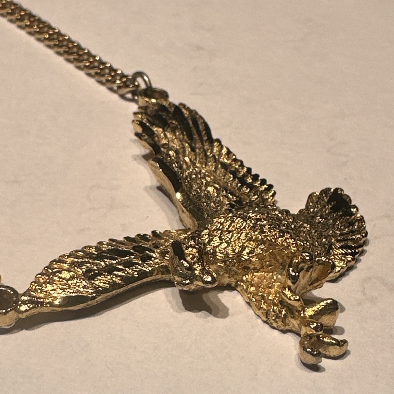 Eagle On Chain Gold Color Not Sure Of Metal 19 In Chain