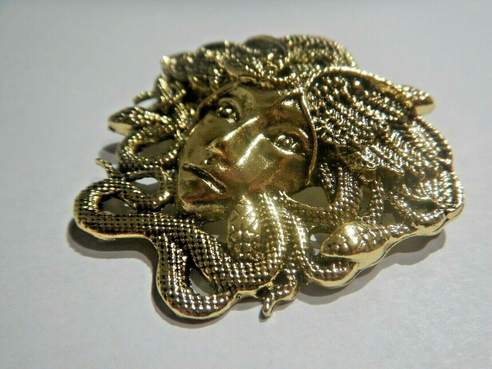 GOLD TONE MEDUSA BROOCH PENDANT Greek Mythology Pin Gorgon Snakes Serpent E6