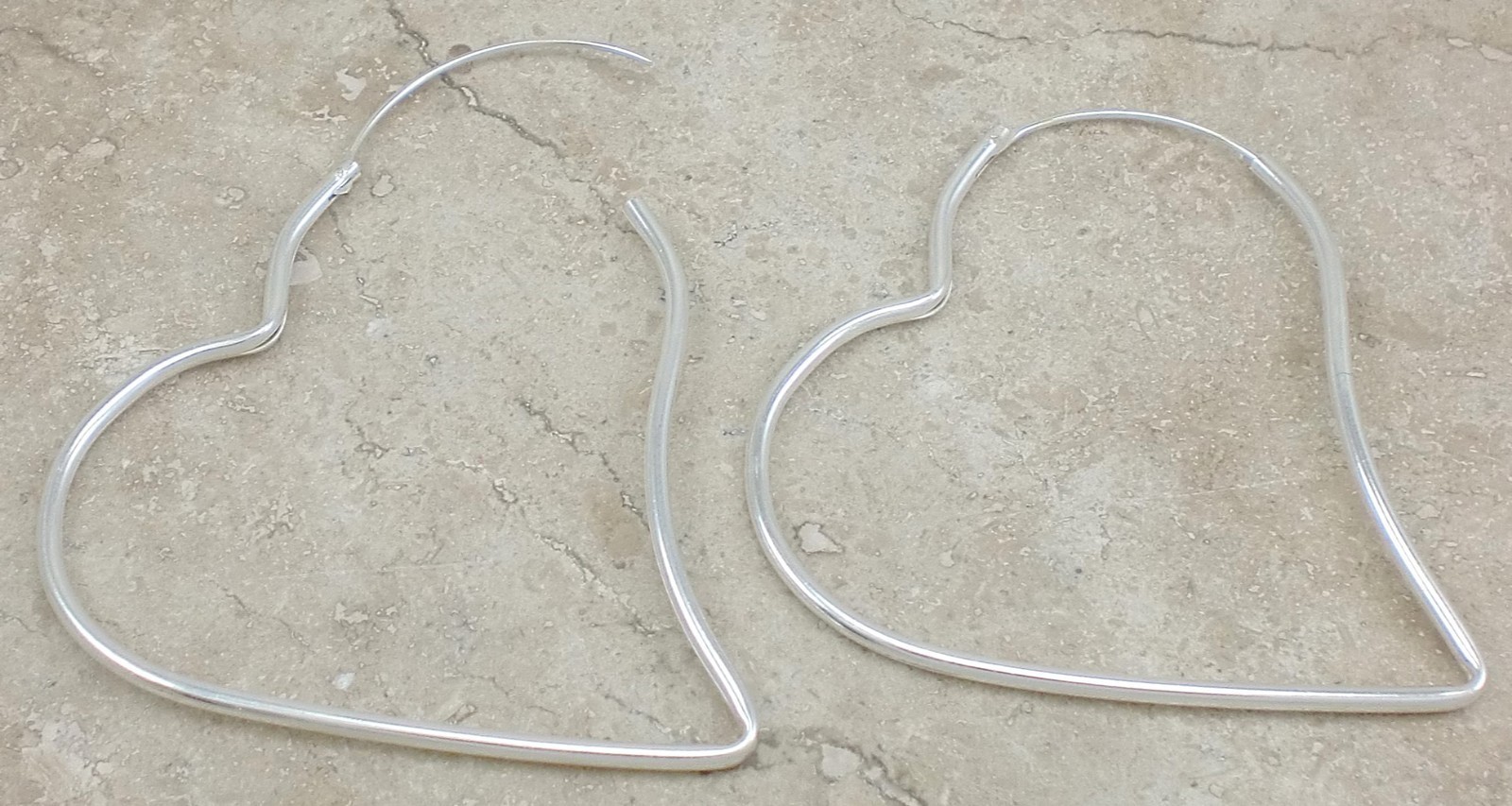 LARGE .925 STERLING SILVER HEART HOOP WIRE EARRINGS style# e1250