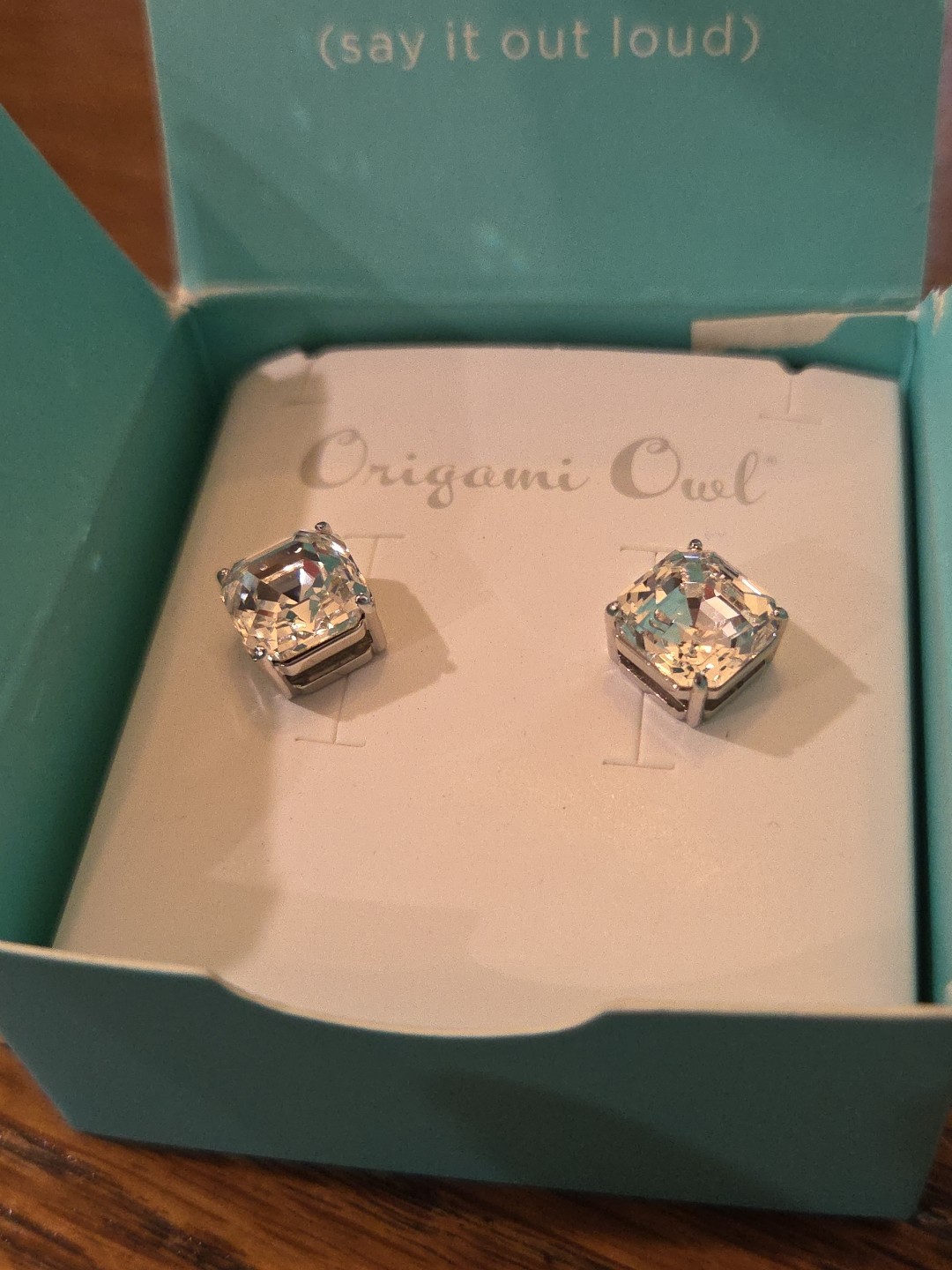Origami Owl Crystal Stud Earrings (Silver) NEW In Box ER3059 D9-8