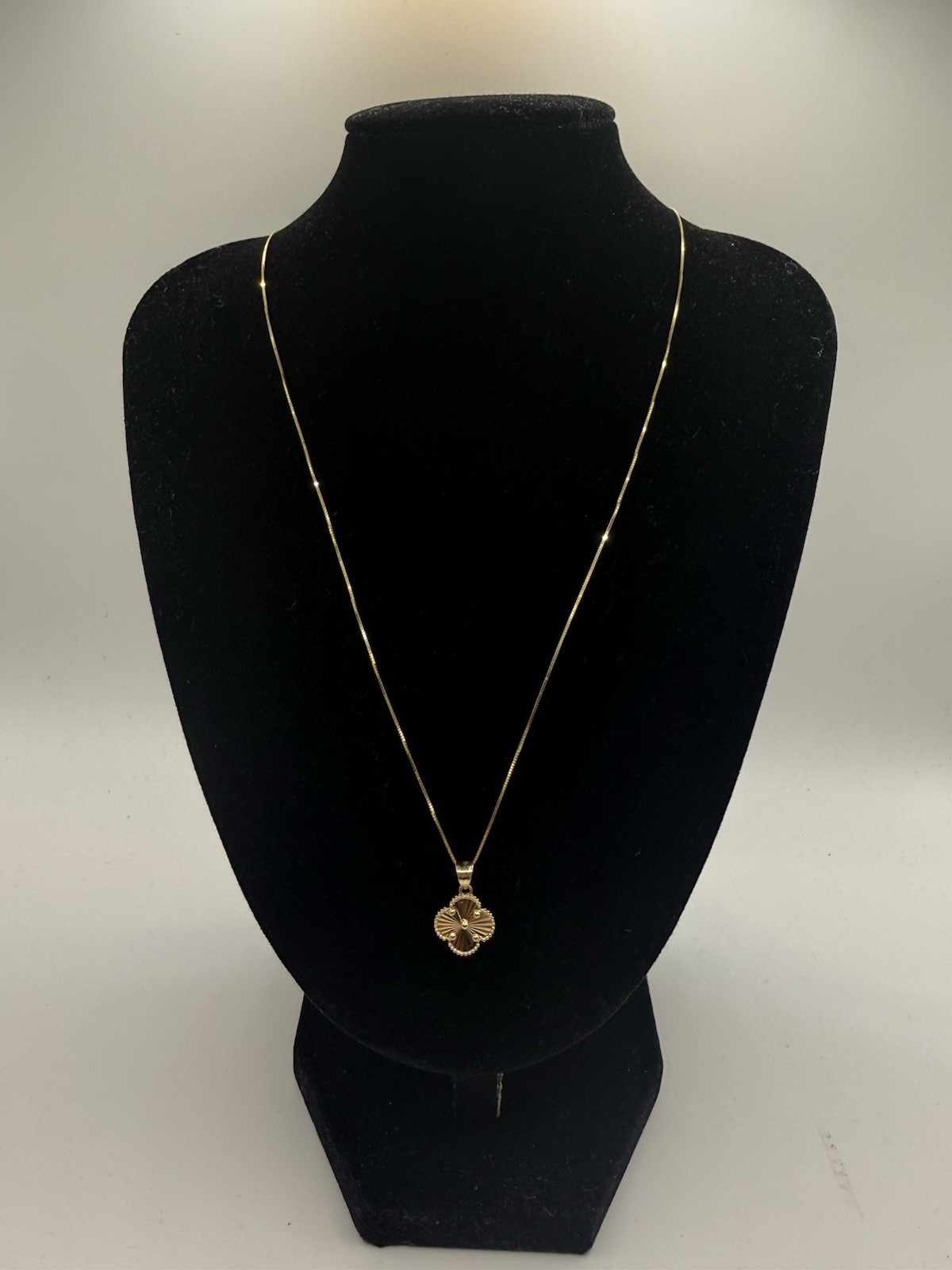 Sunbeam & Polished Reversible Bead Frame Clover 20″ Pendant Necklace in 14k Gold