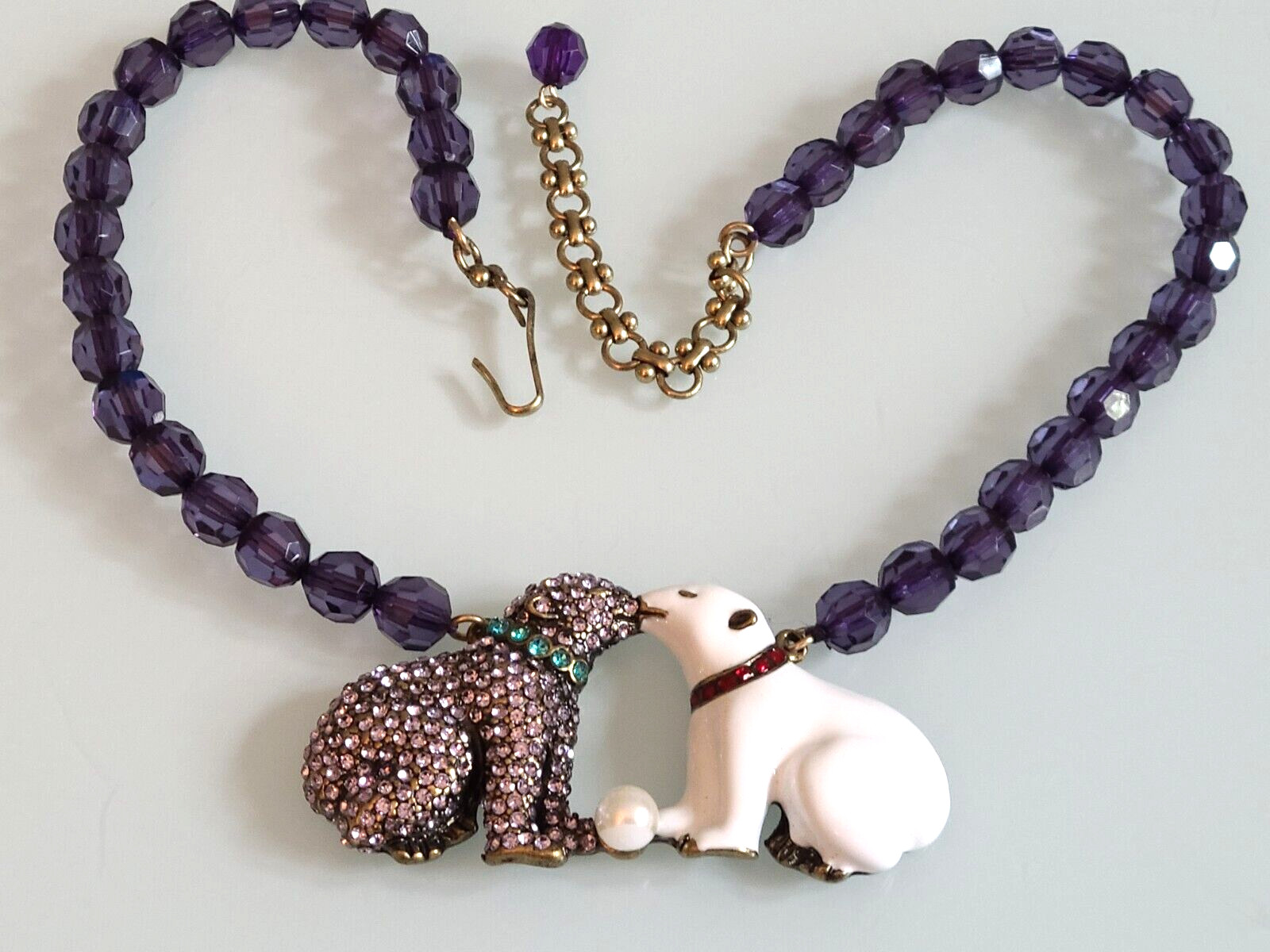 DESIGNER STYLE UNSIGNED POLAR BEARS KISSING PURPLE CRYSTAL NECKLACE