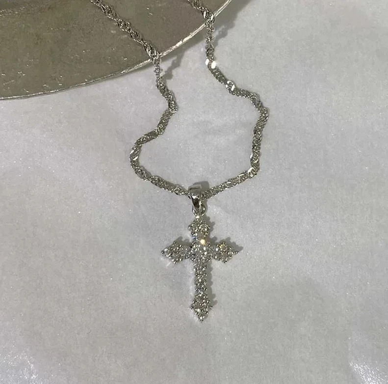 1pcs Crystal Zircon Cross Pendant Necklace – Elegant Silver Chain for Women