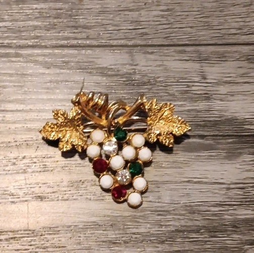 Vintage Rhinestones Red Green Grape Cluster Brooch Goldtone Pin Estate Jewelry