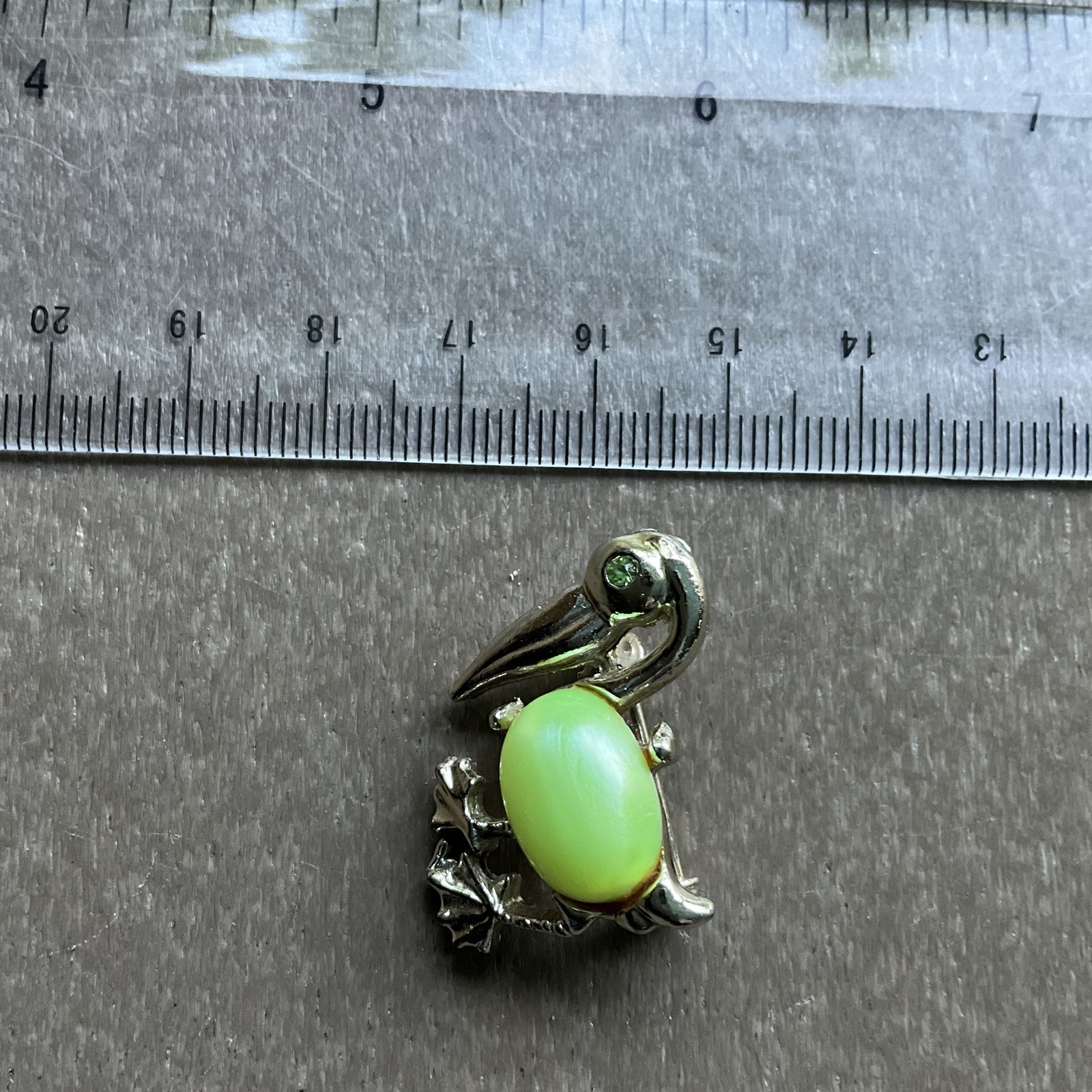 Vintage Style Pelican Duck Bird Brooch Pin Bright Green Stone Gold Tone