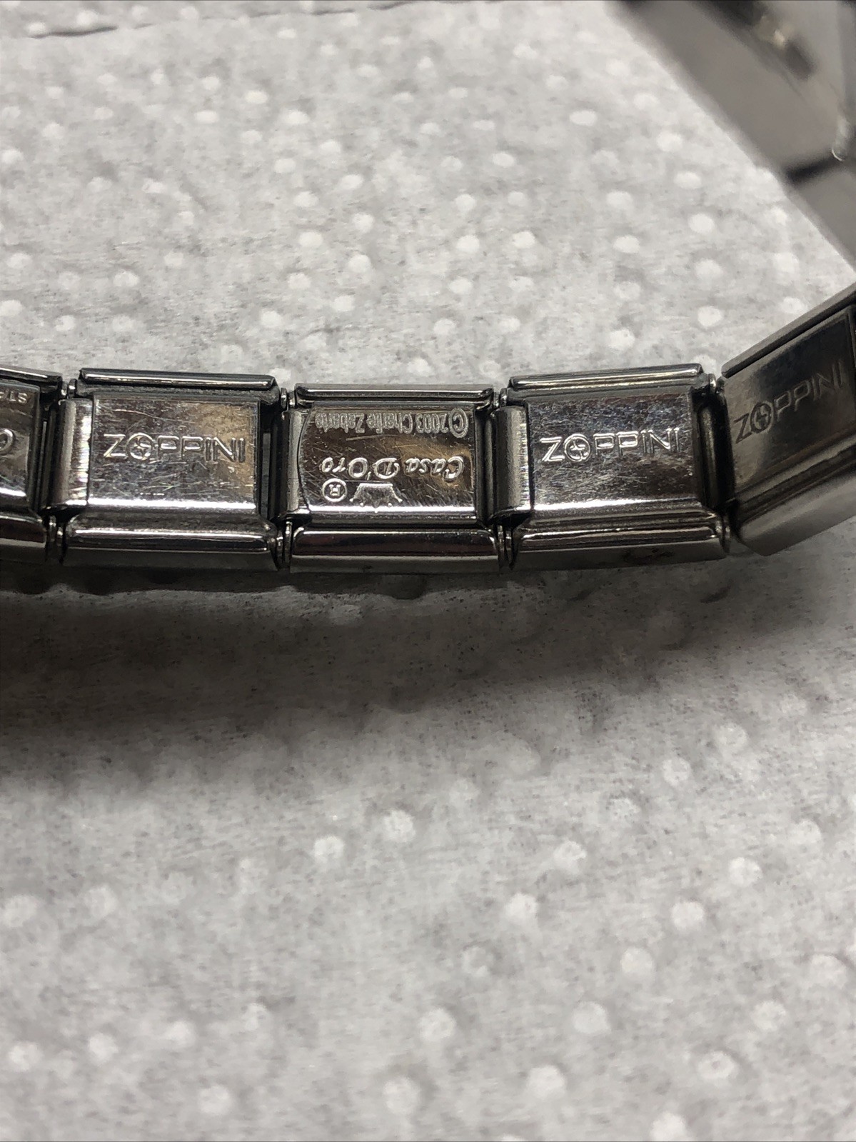 2003- CASA D’ORO ITALIAN STAINLESS STEEL 17 CHARM LINKS STRETCH BRACELET