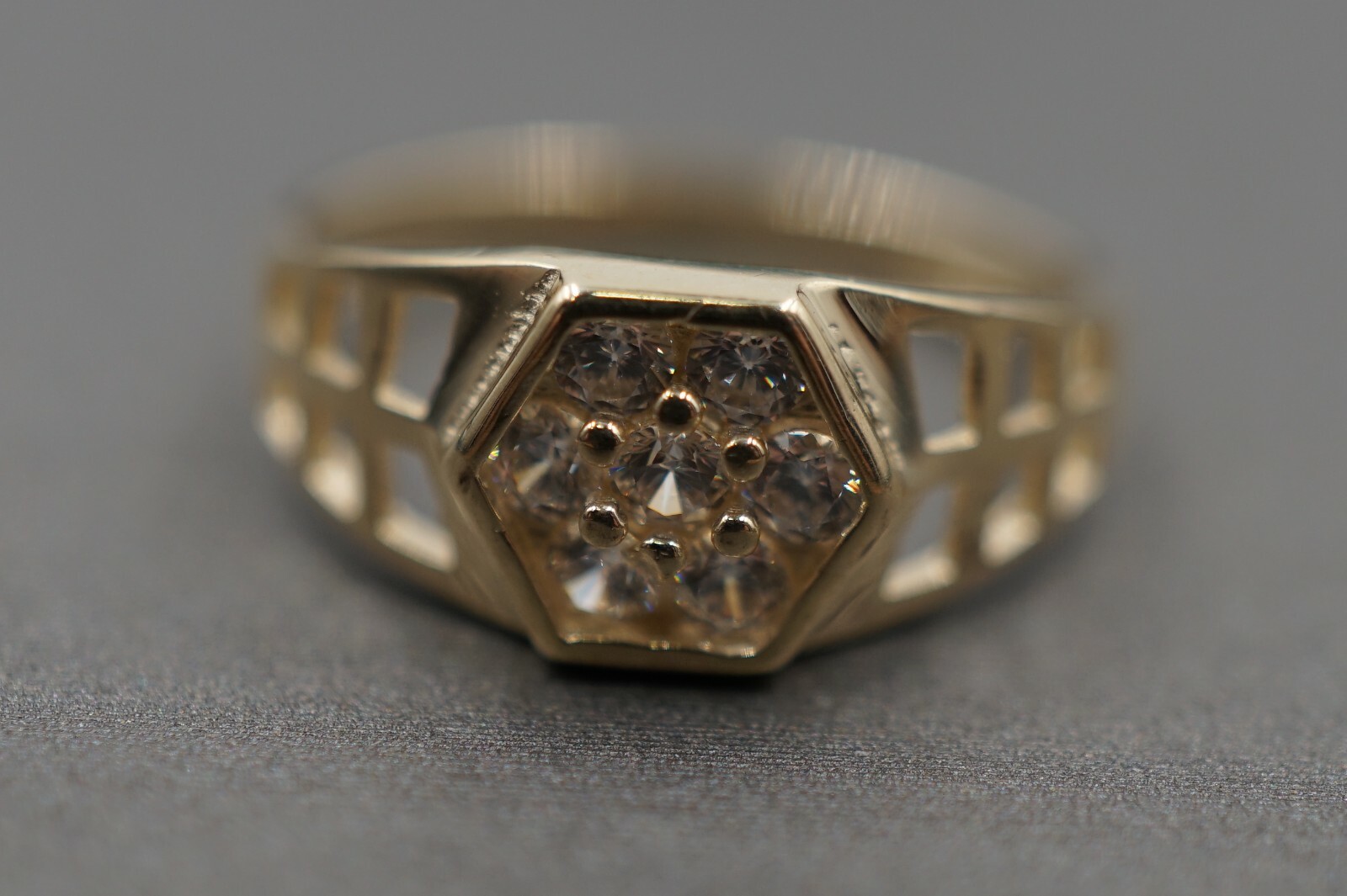 10K Solid Yellow Gold Hexagon Children Baby Kid Women Pinky Band Ring. Size 3