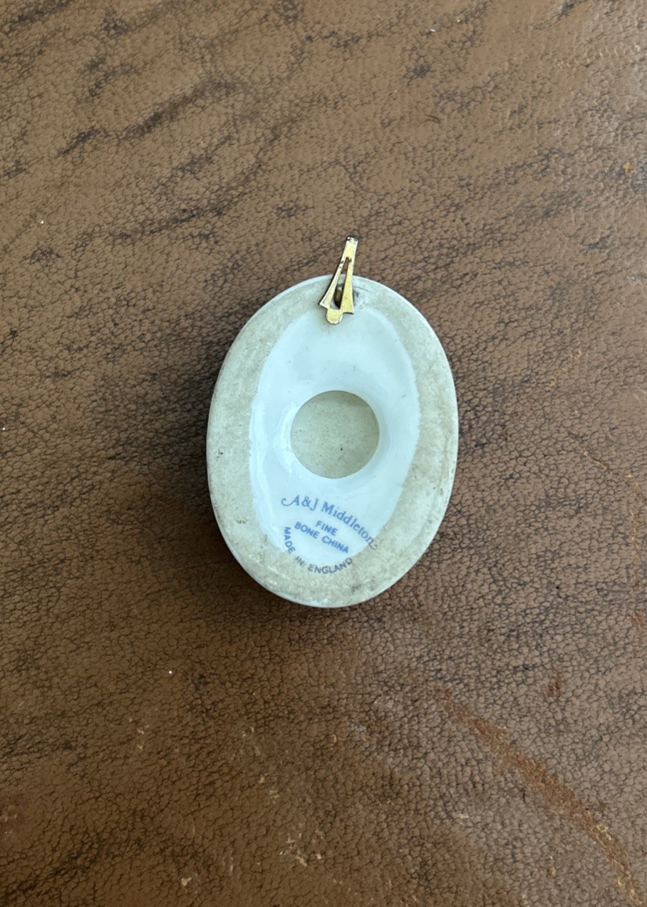 Vintage Pendant Fine Bone China A & J Middleton – gold edge