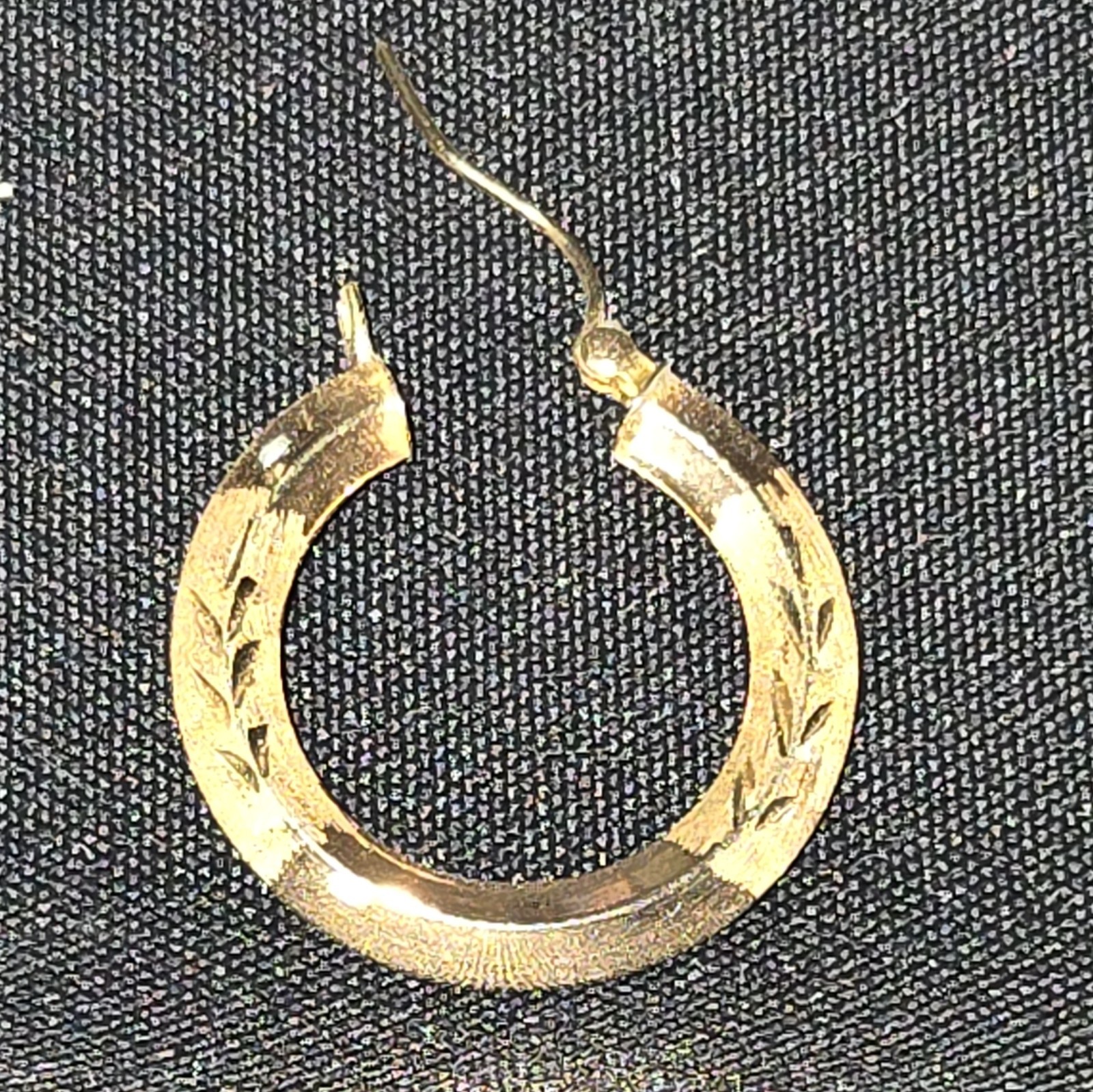 10k (417) Gold Engraved Round Hoop Earrings