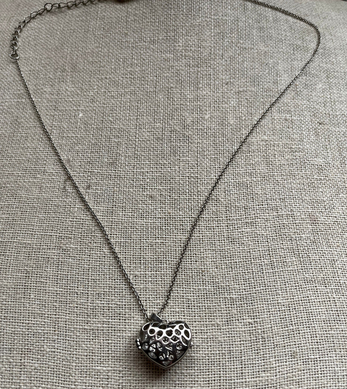Silver Tone Heart Shape Marcasite Two Sides Opens Locket 9″ Lobster Clasp