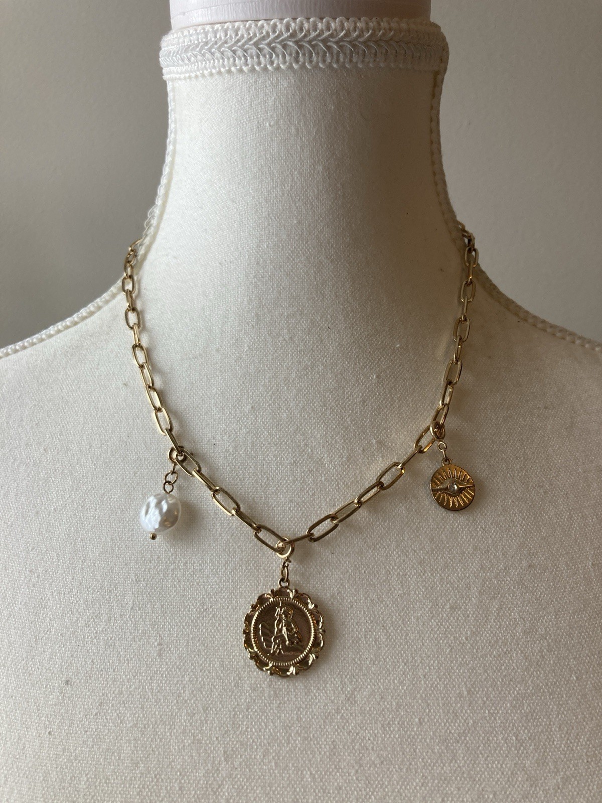 Gold Tone Paperclip Collar Necklace Chain Cherub Coin Faux Pearl Charm Classic