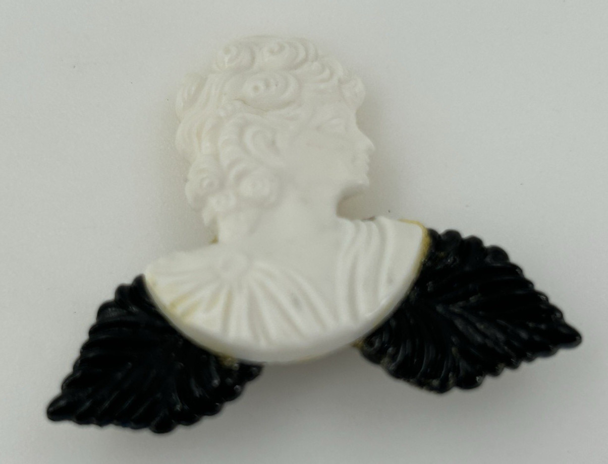 Vtg Victorian Style Brooch Acrylic & Metal Black White Women Curls Romantic