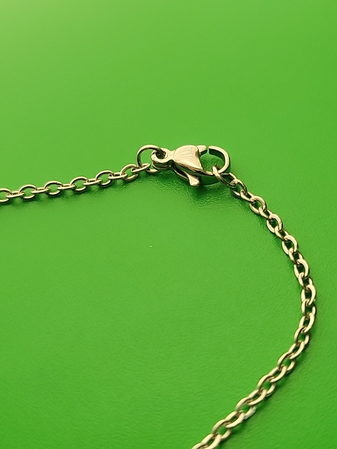 Beautiful Silver Tone Chain Necklace W/pendant