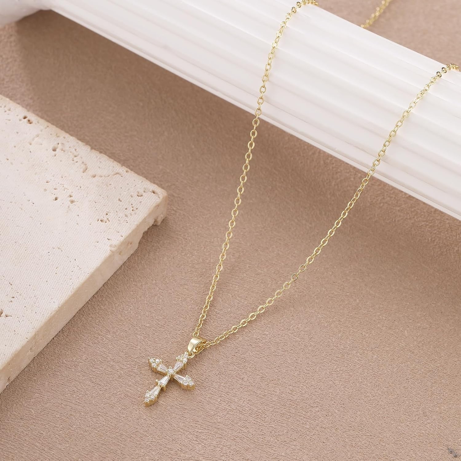 Waterproof & Non-Tarnish Gold Cross Necklace – Minimalist Pendant for Daily Wear