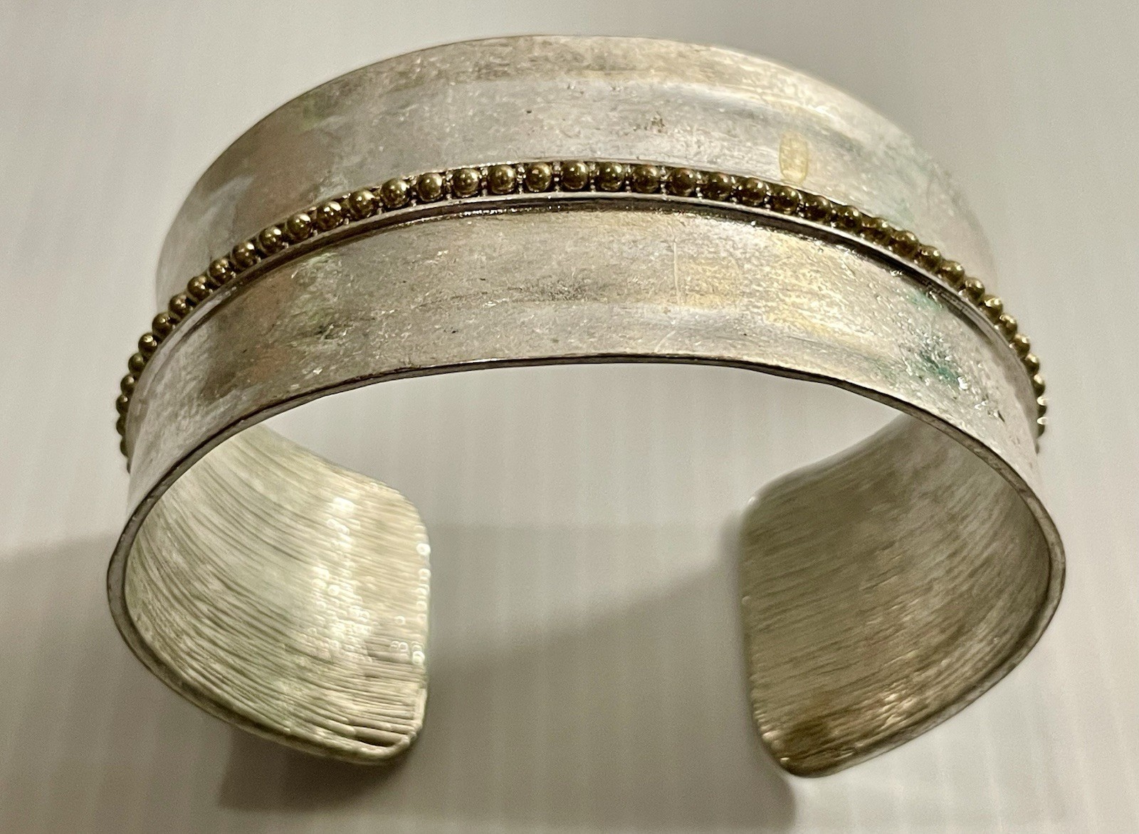 Cuff bracelet with bead detail – Silver with gold bead detail