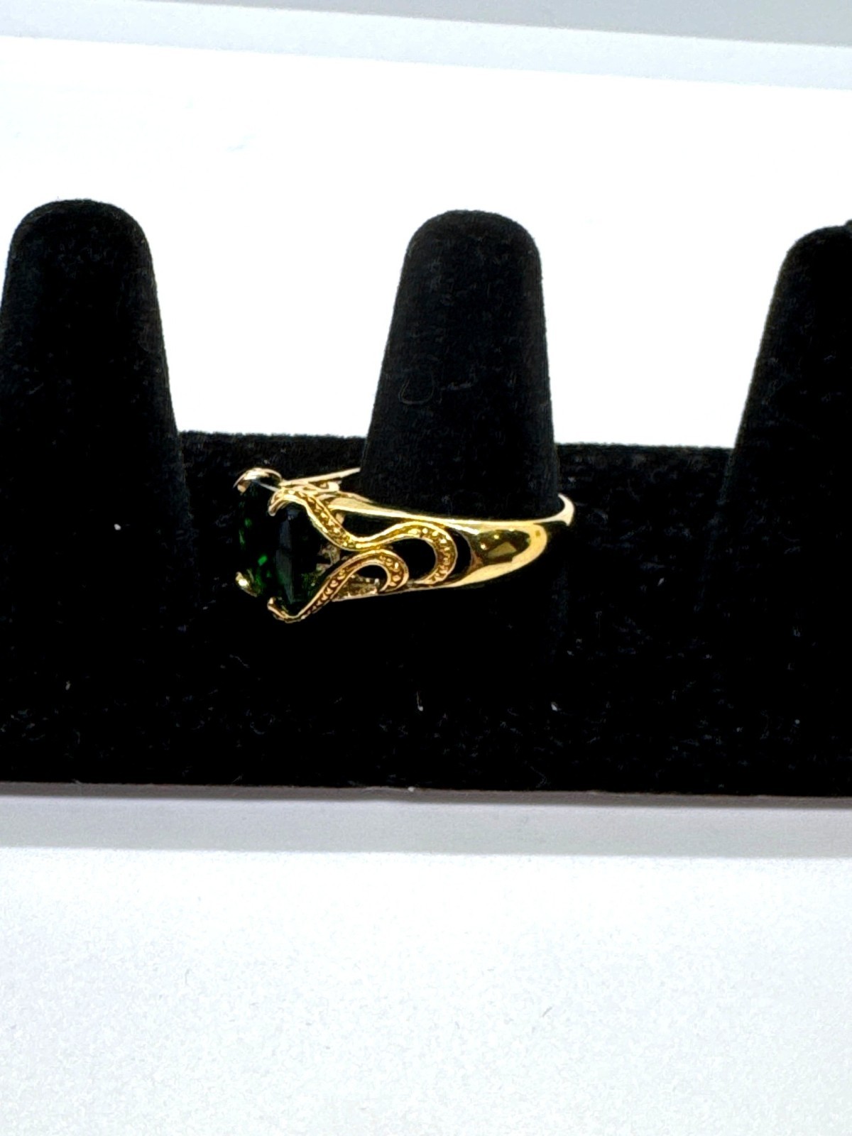 Premier Designs Cocktail Ring Emerald Green Glass Gold Tone Filigree Size 10