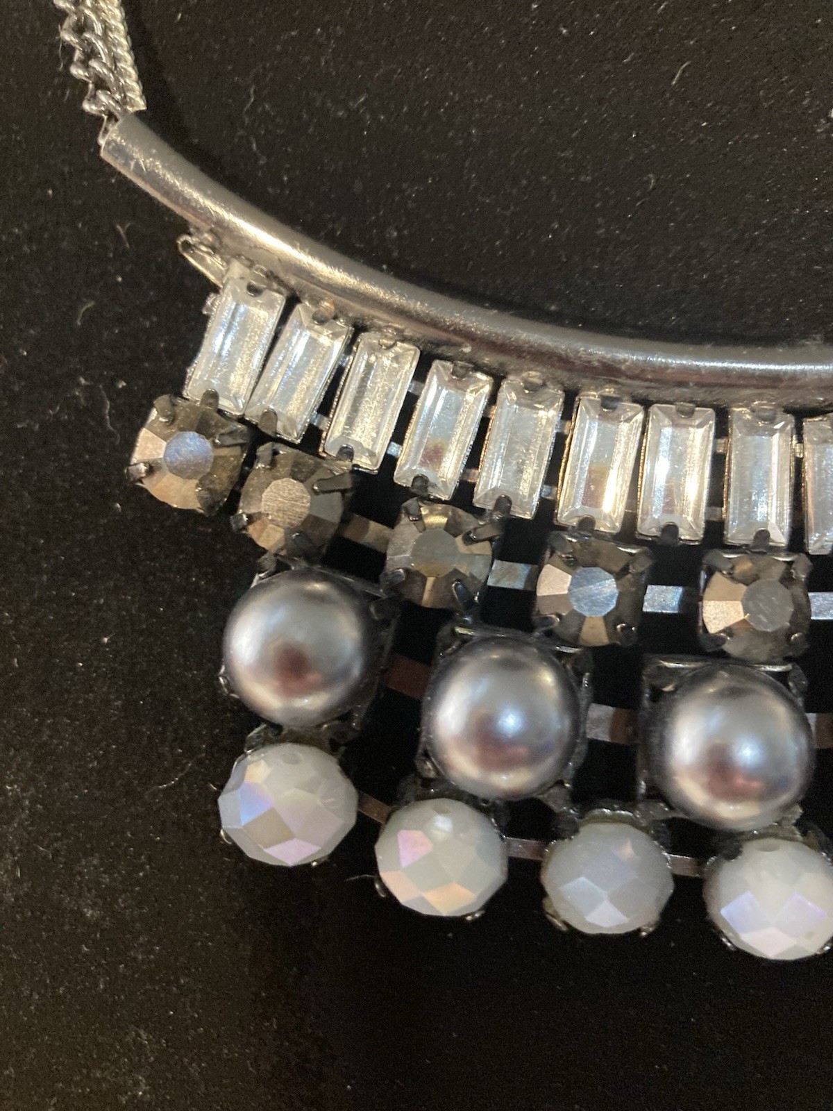 Simply Vera Wang Gray/Silver/Black Statement Necklace Silver Tone 16 – 19 in