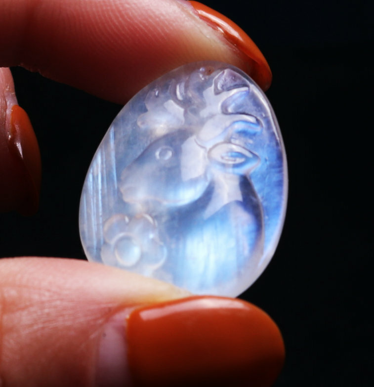 25.4*19.8*7.8mm Natural Blue Light Moonstone Crystal Clear Carving Pendant 16