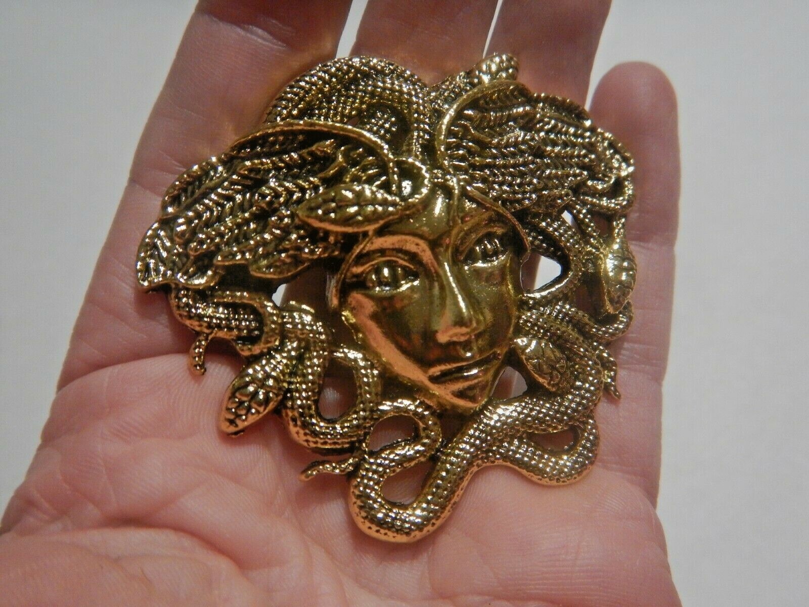 GOLD TONE MEDUSA BROOCH PENDANT Greek Mythology Pin Gorgon Snakes Serpent E6