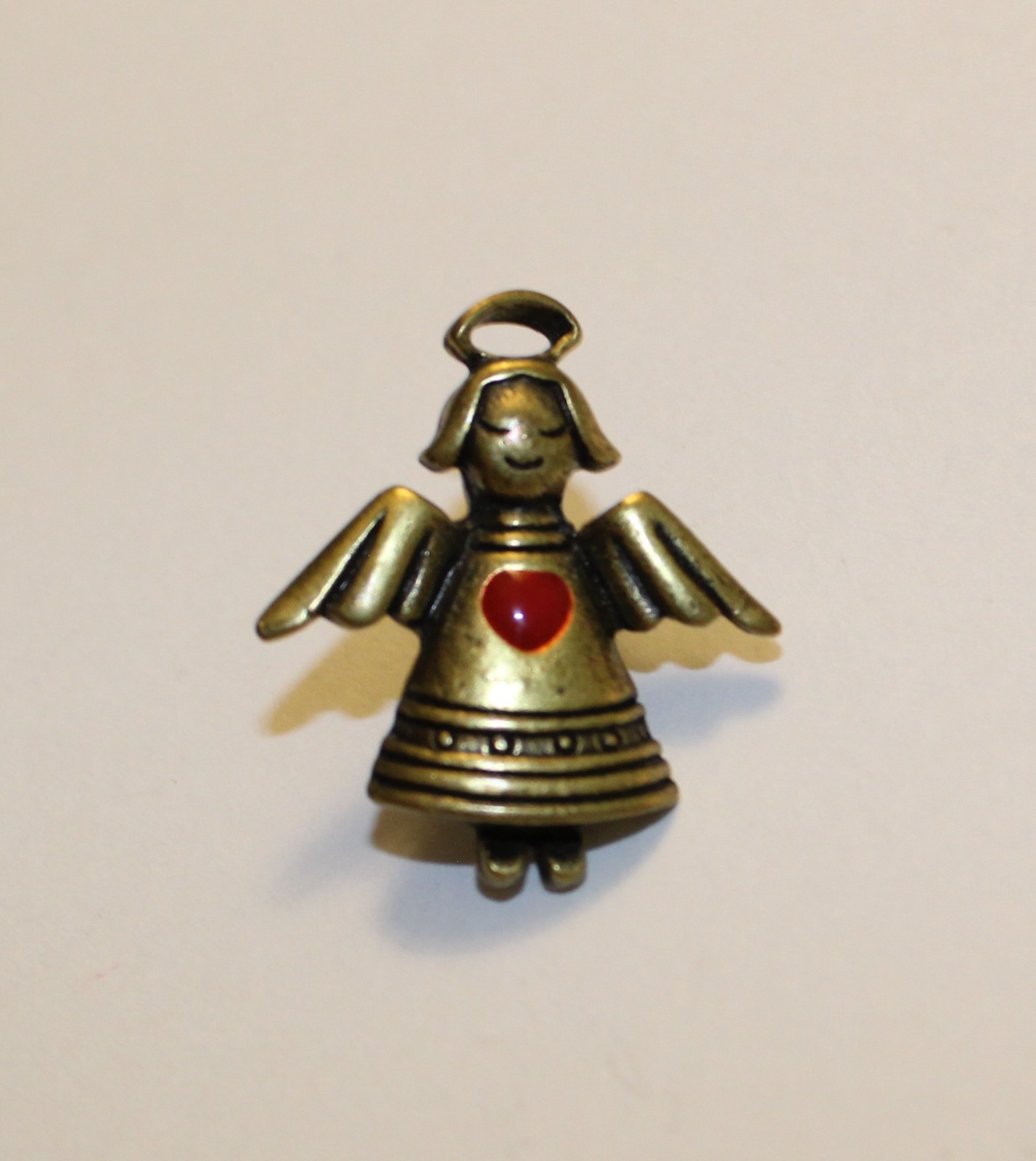 Vintage JJ Signed Tiny Angel Pin Gold Tone, Red Heart 0.75×0.75”