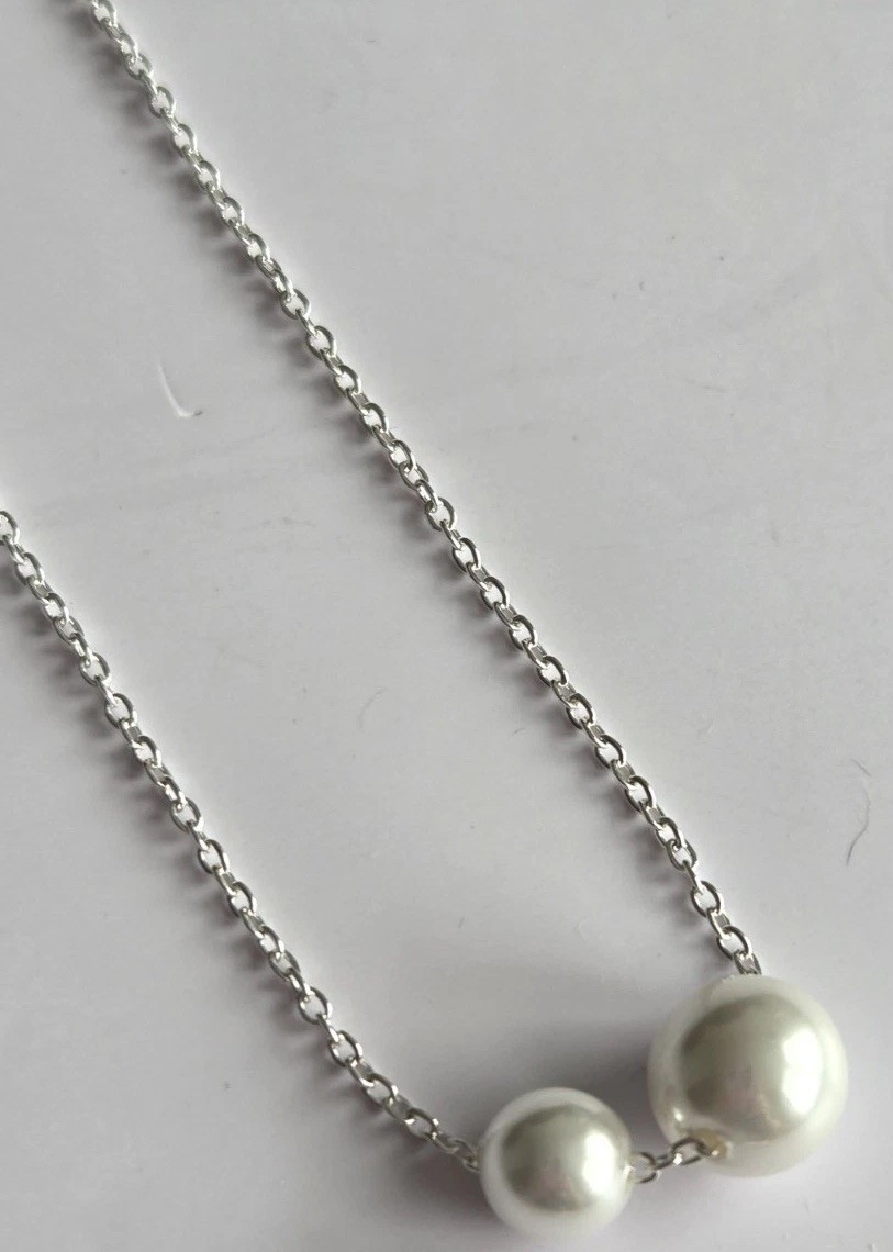 Elegant Faux Pearl Minimalist Necklace In Silver Tone- Very Good Condition
