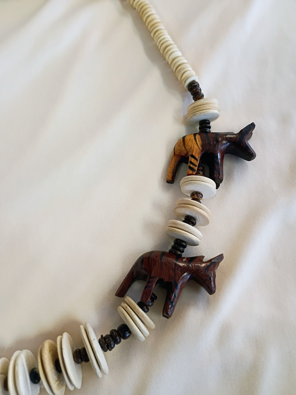 White Wood Beaded Necklace 18in Animal Charm Beads Ball/Bead Chain Barrel