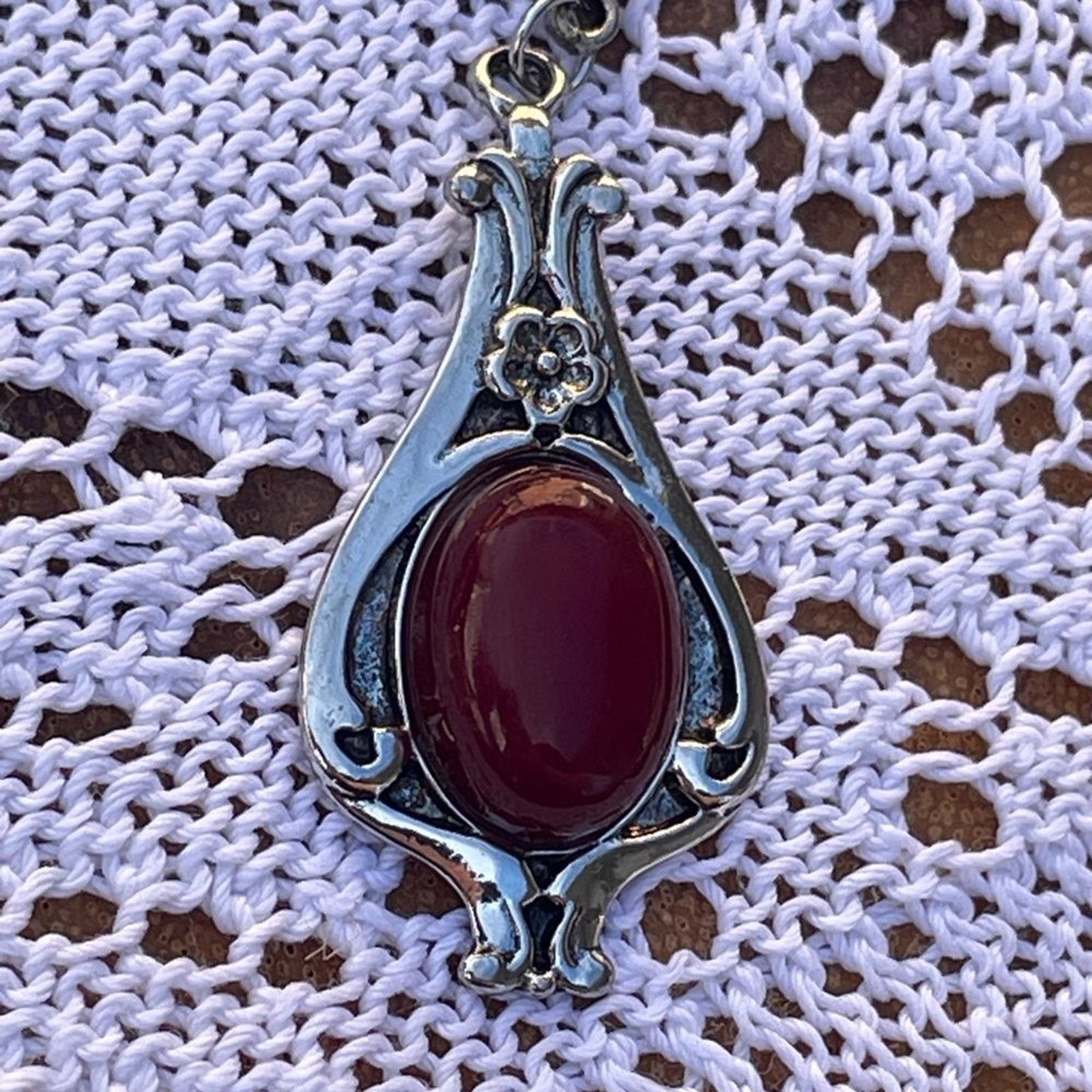 Gorgeous Red Oval Stone Pendant Silver Necklace with Bird detail gift new