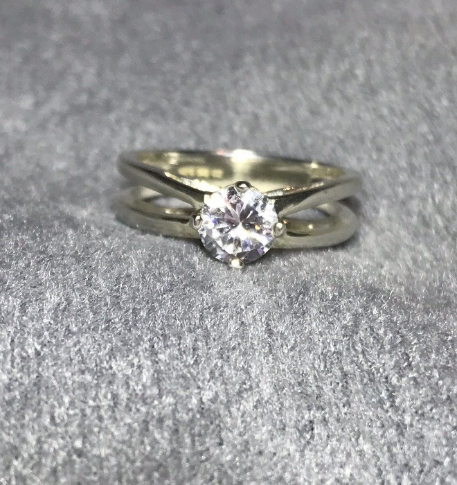 Size 8.75 Vintage 925 Sterling Silver Cubic Zirconia Ring