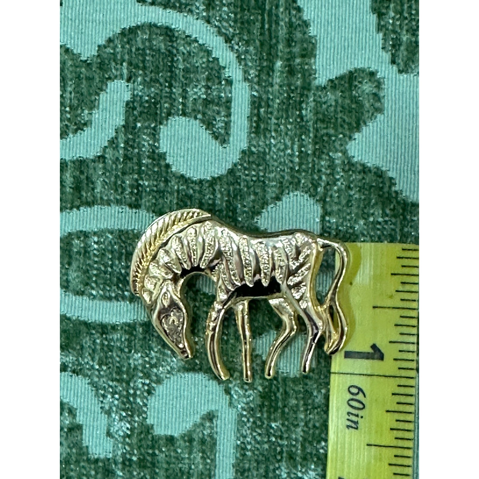 Unbranded Zebra Brooch Pin OS Gold Excellent Safari Animal Figural Jewelry