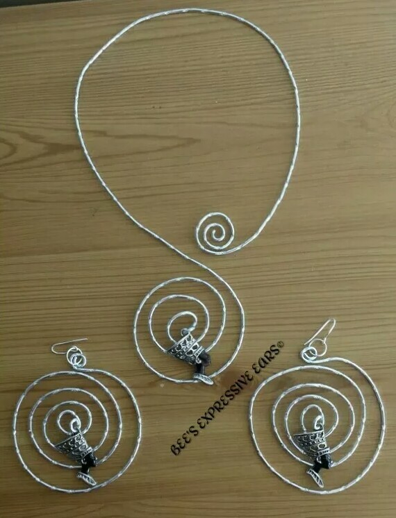 3.5cm Tight spiral 👑Nefertiti Earrings *plain face* by BEE’S EXPRESSIVE EARS