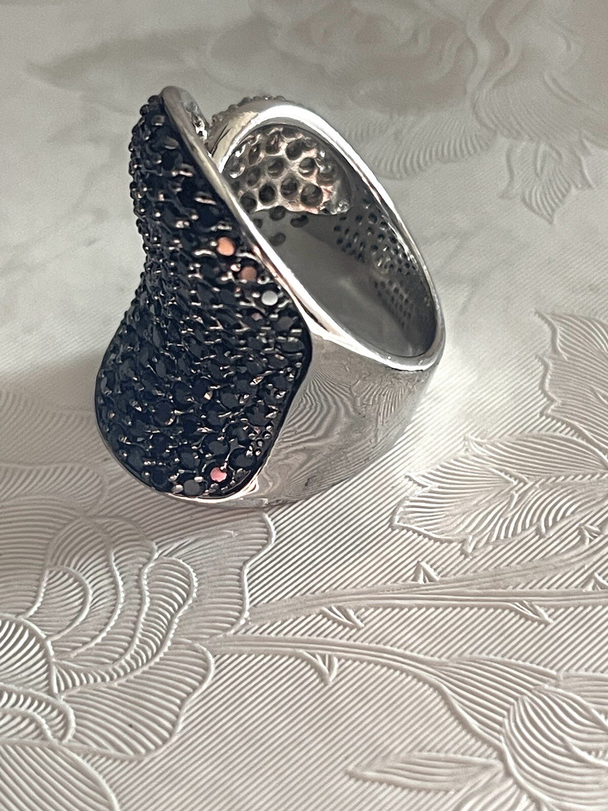 Bold Silver Tone Ring Band with Black And White Pave Stones Statement Size 7