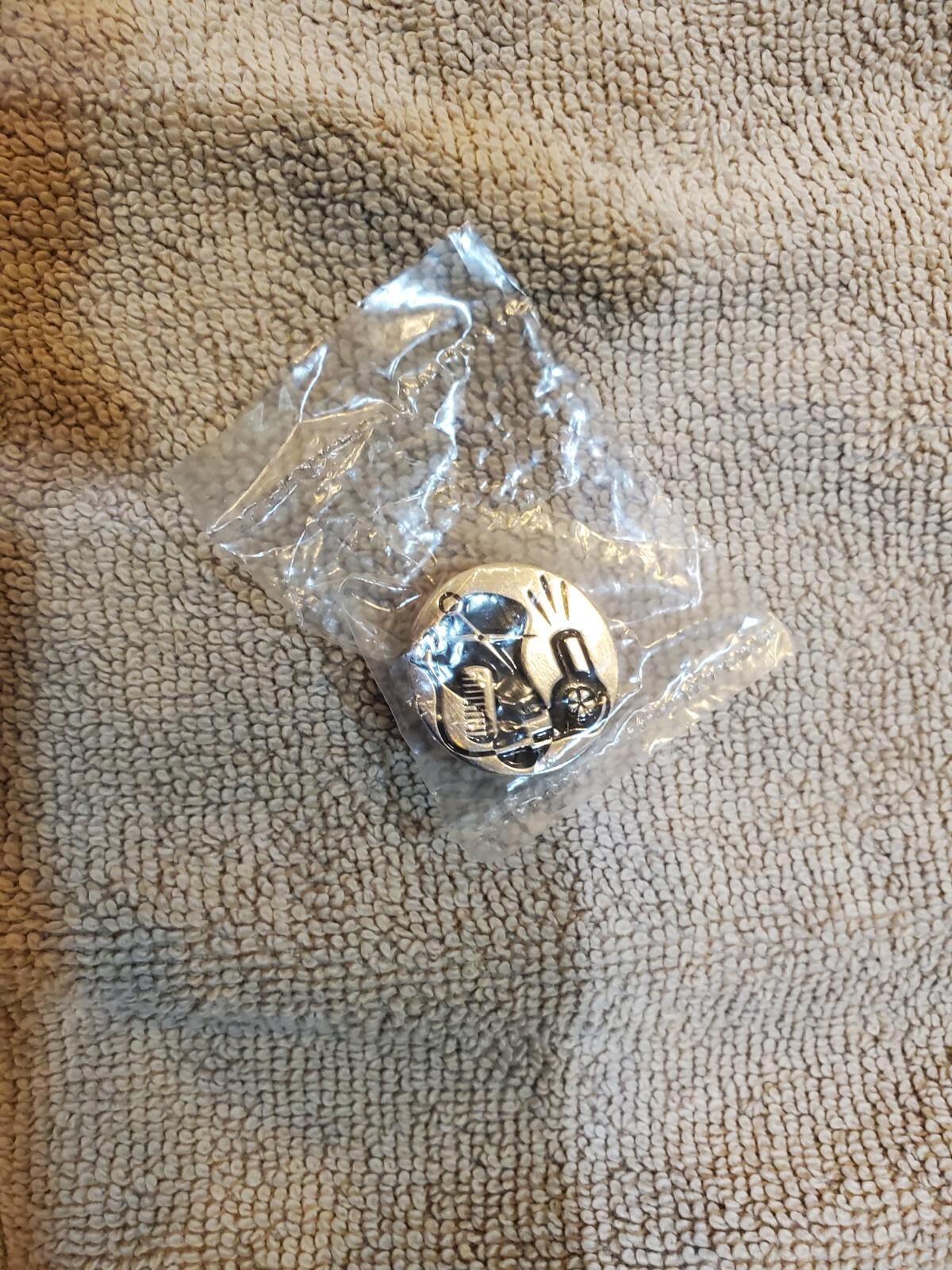 Metal Hair Stylist Hairdresser Combination Pin – Silver color