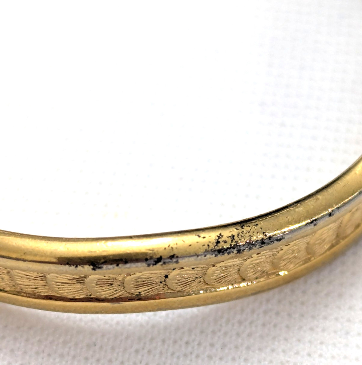 *VINTAGE* Monet Hinged Gold Tone Textured Bangle Bracelet Signed