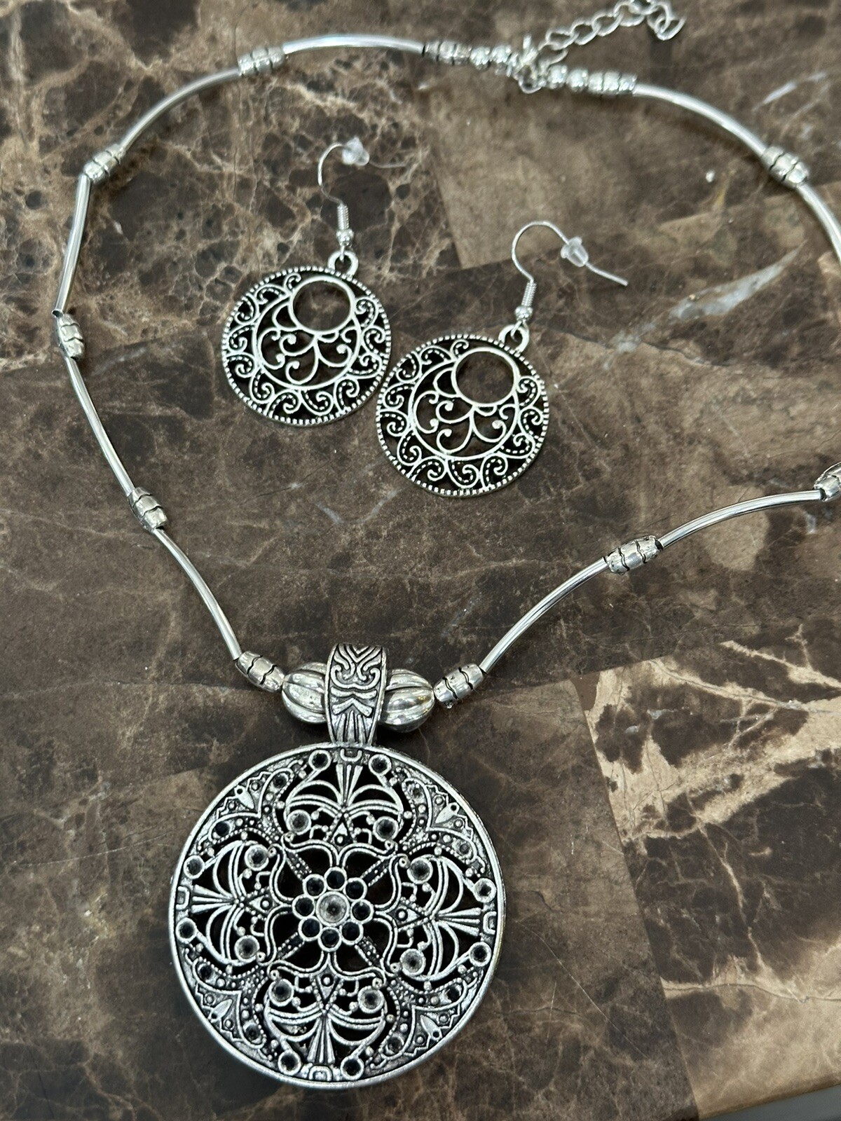 Fashion Jewelry Necklace And Earrings Set Silver Tone 17 Inches NWOT