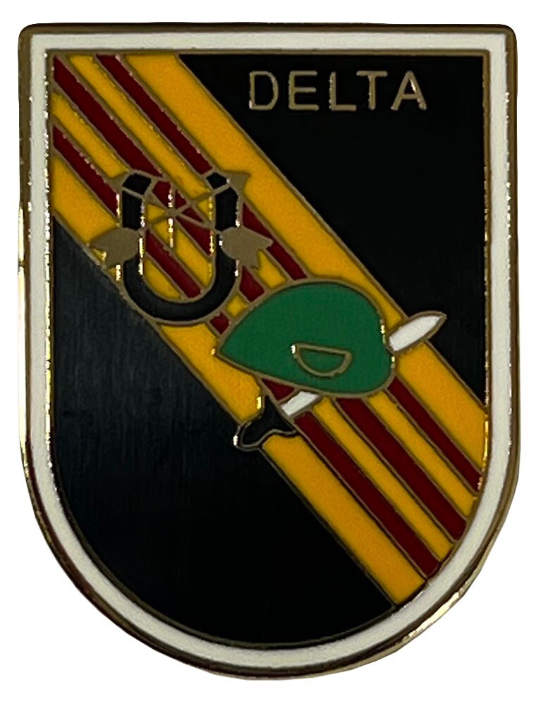 ARMY DELTA FORCE FLASH SPECIAL FORCES LAPEL PIN BADGE 7/8 x 1 INCH
