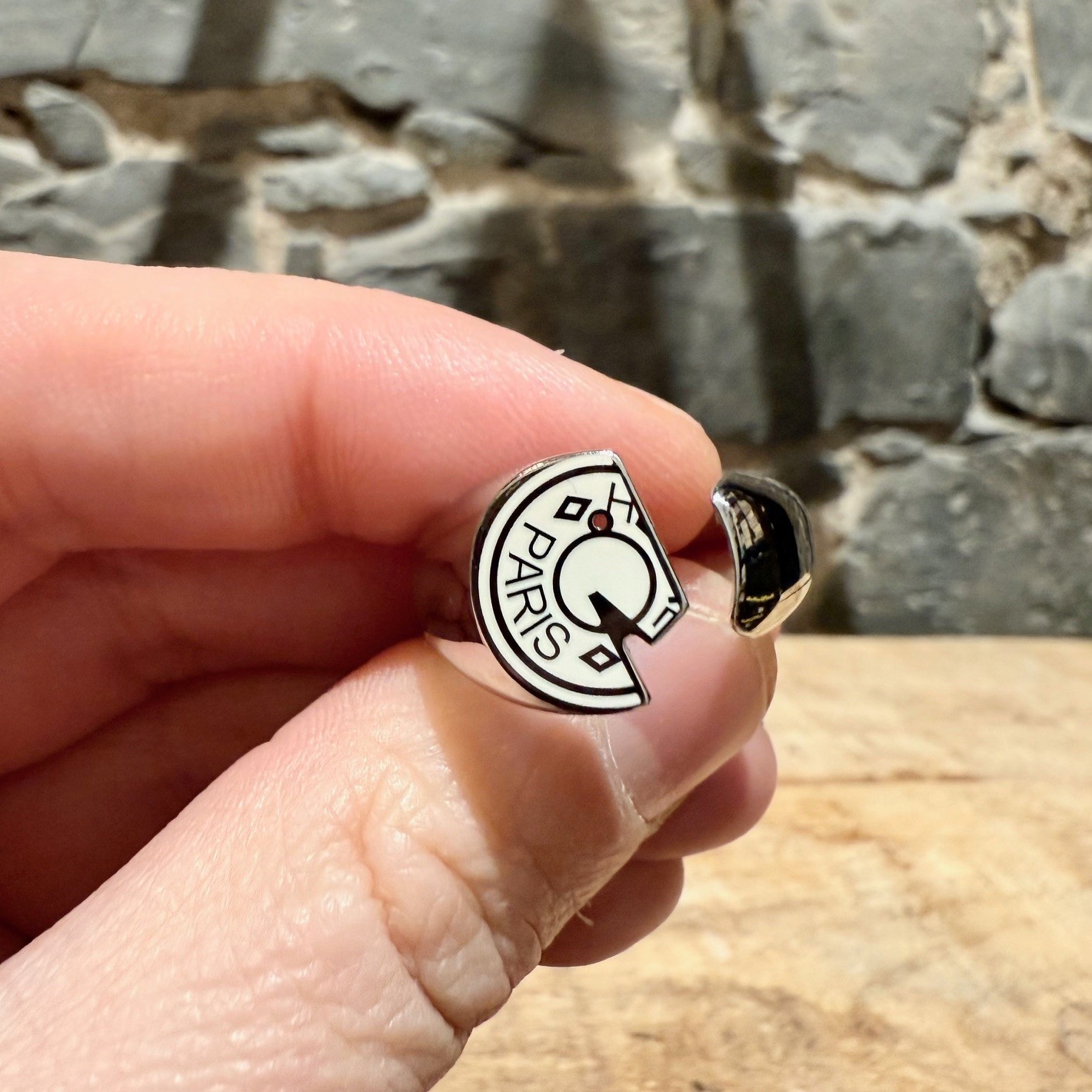 Hermès Carrousel Craie Lacquered Palladium Plated Signet Ring – Size 60
